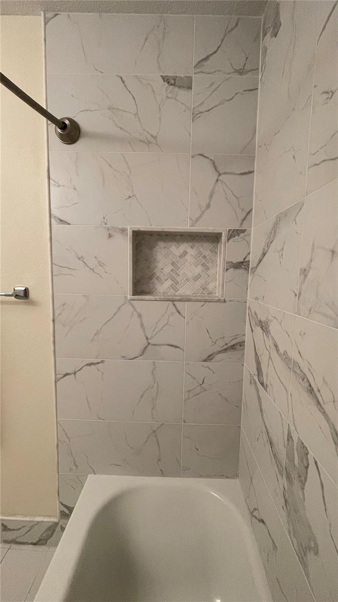 Image 21 of 36 For 2708 14th Drive 220