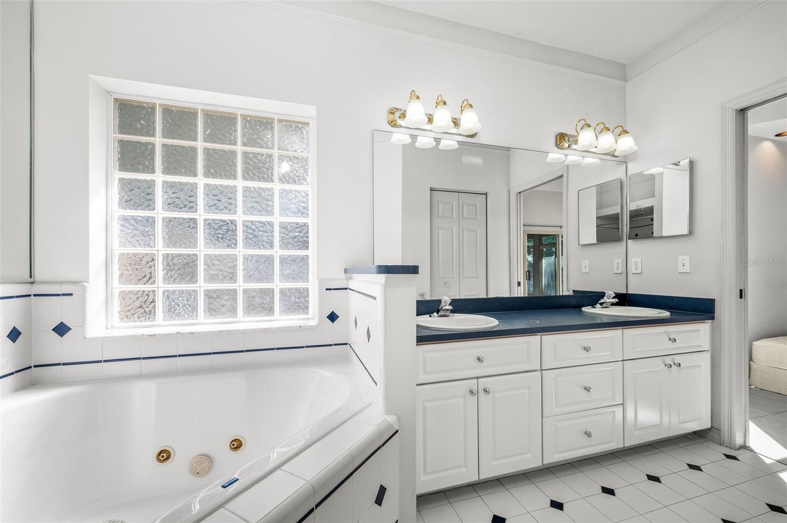 Image 20 of 49 For 4360 36th Terrace