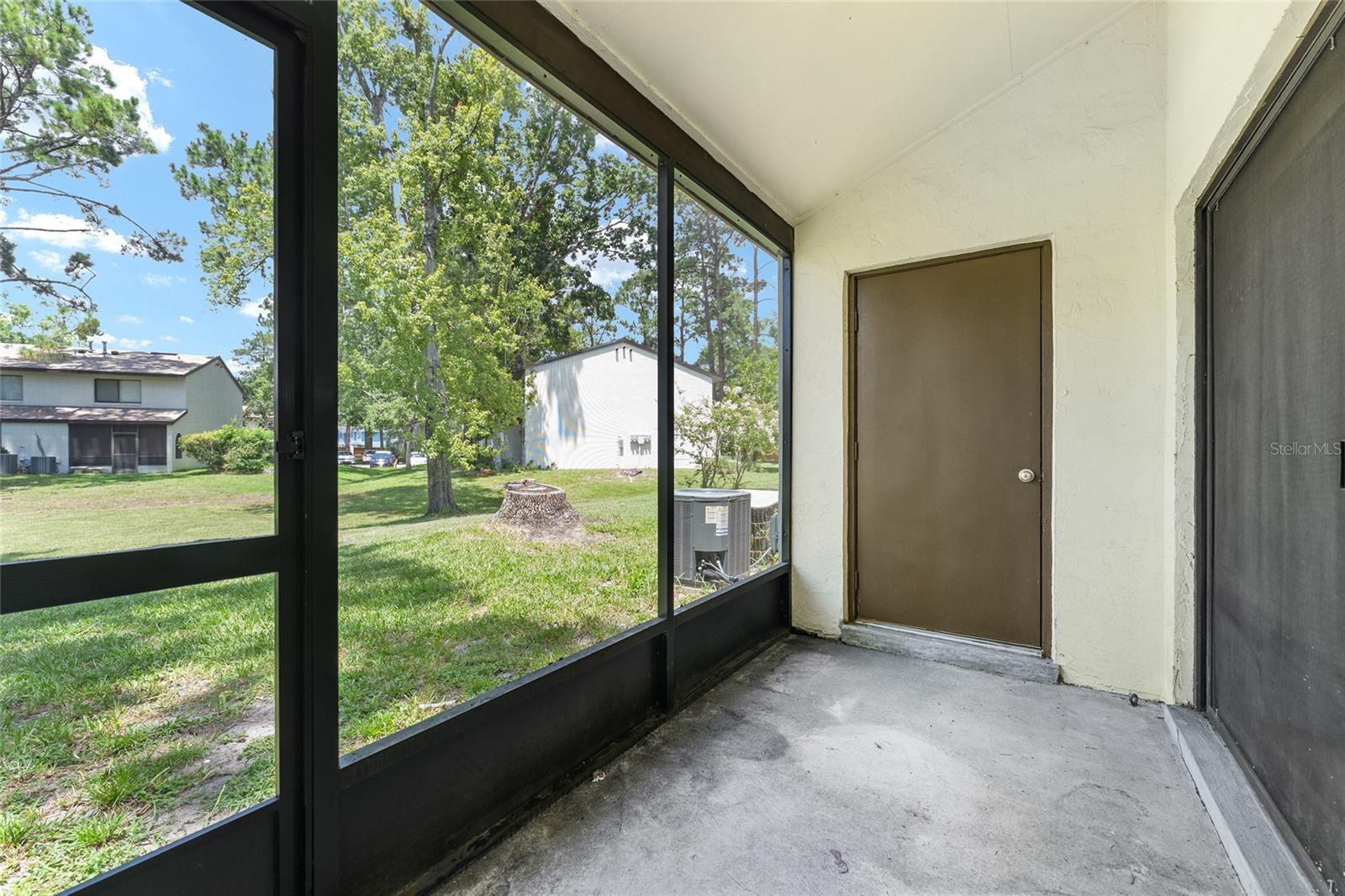 Image 24 of 28 For 2635 35 Place 604