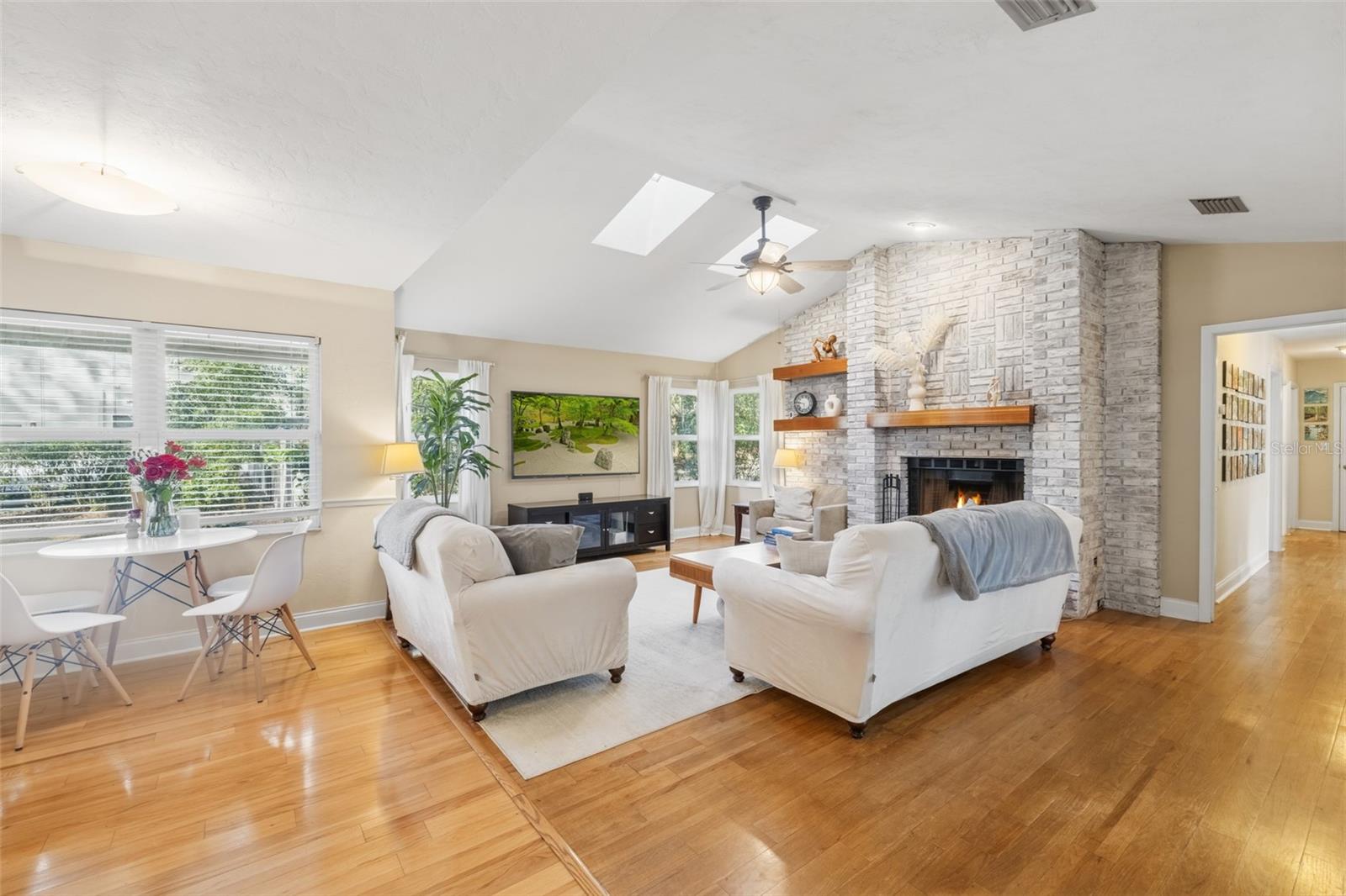 Image 5 of 58 For 2334 15th Place