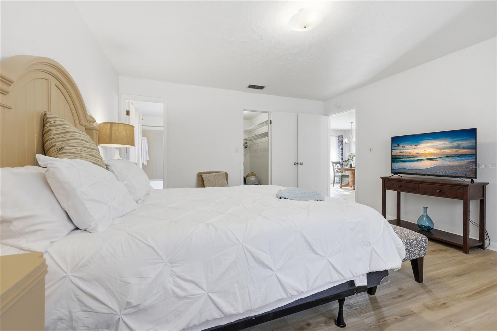 Image 12 of 26 For 6526 33rd Terrace