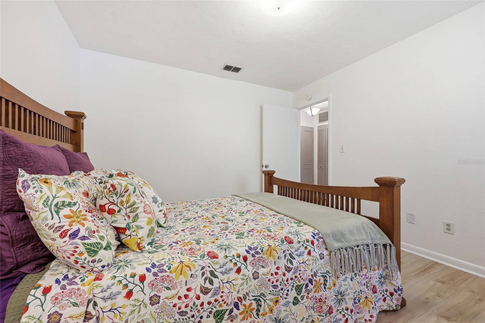 Image 18 of 26 For 6526 33rd Terrace