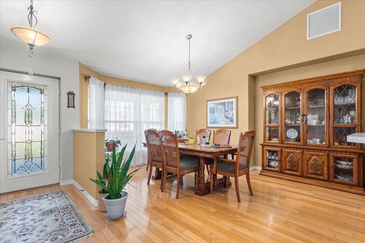 Image 14 of 39 For 422 Magnolia Lane