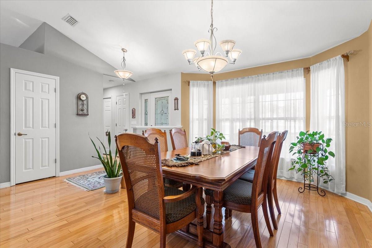 Image 15 of 39 For 422 Magnolia Lane