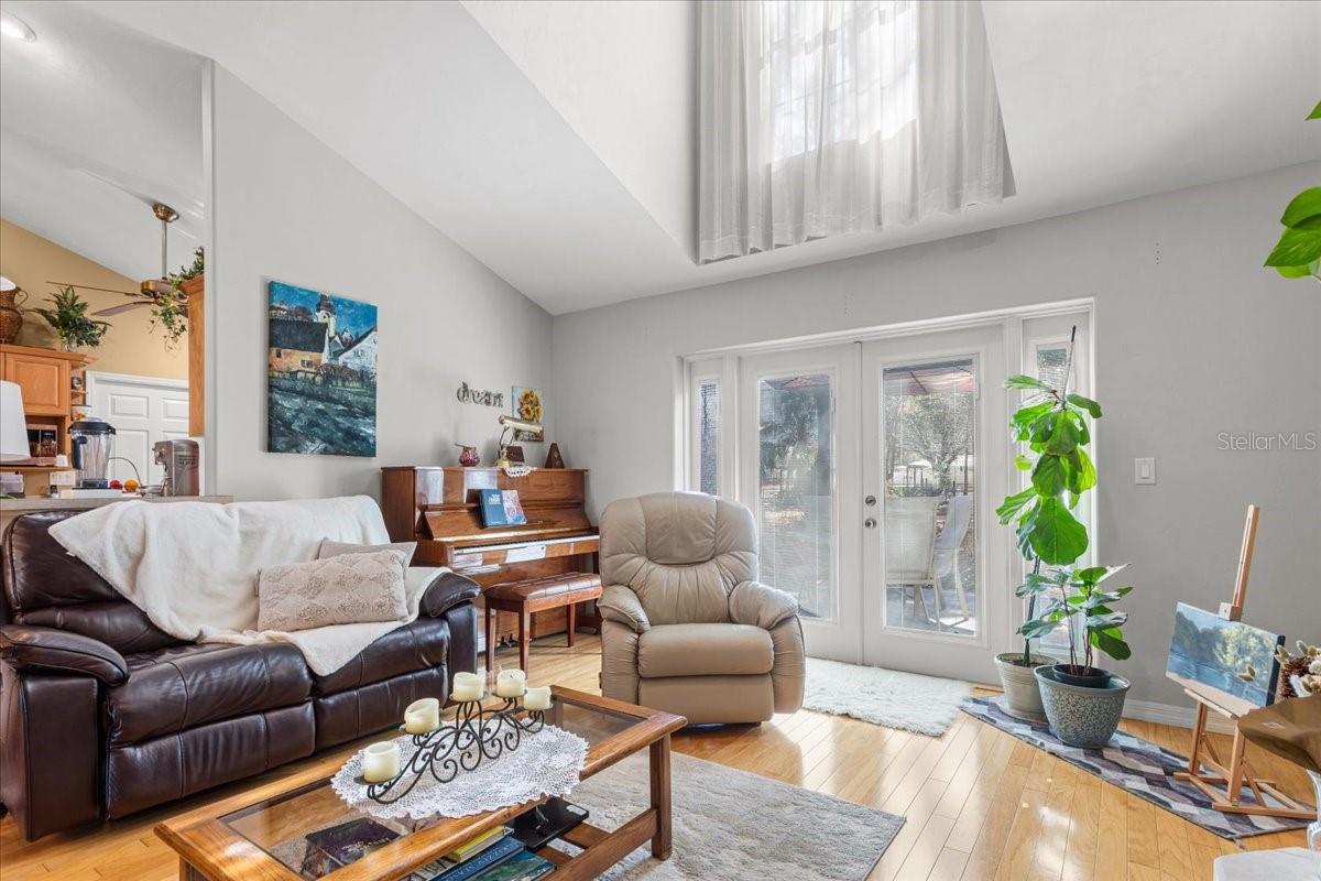 Image 18 of 39 For 422 Magnolia Lane