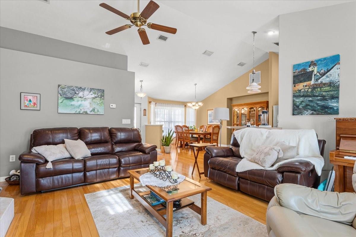 Image 19 of 39 For 422 Magnolia Lane