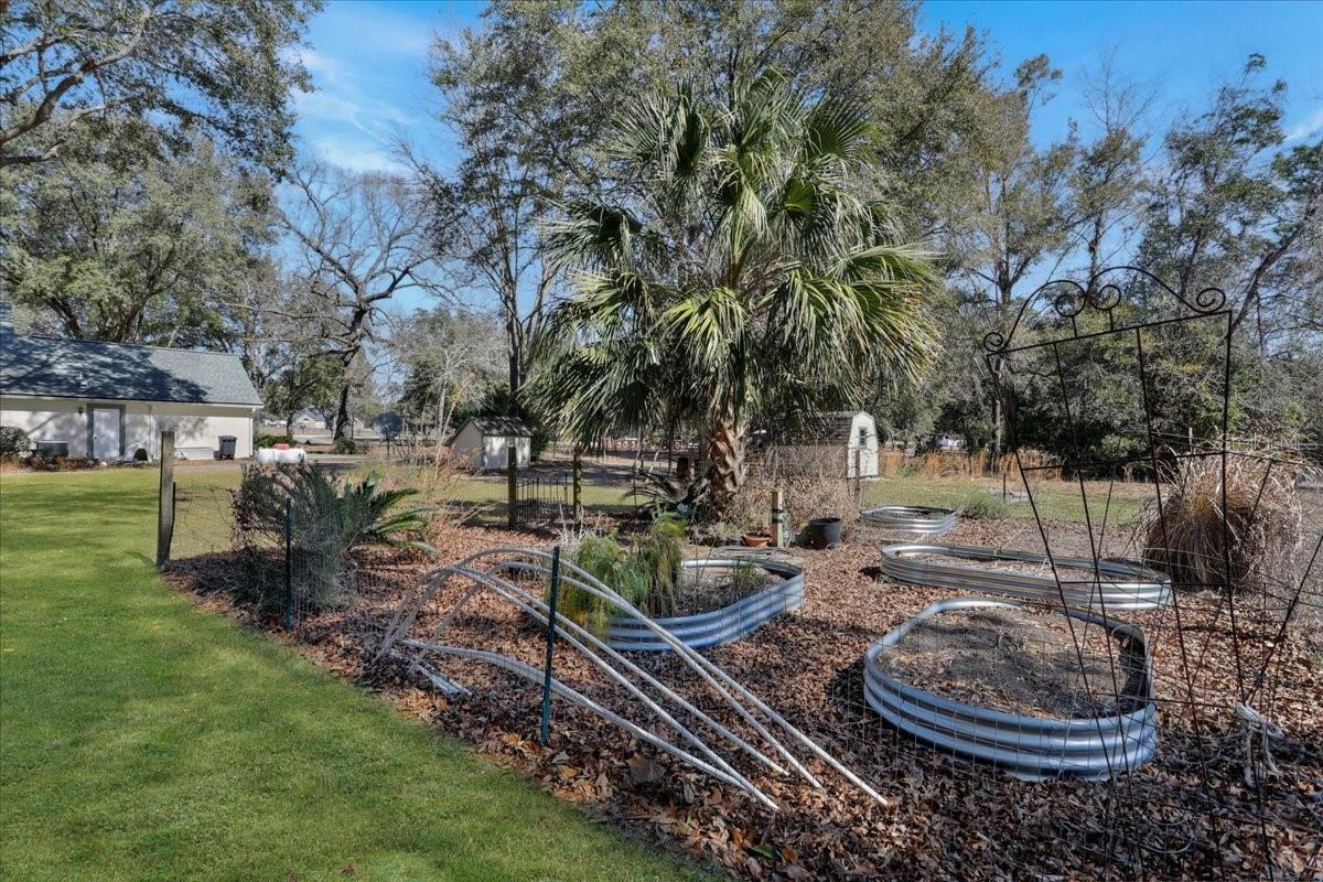 Image 7 of 39 For 422 Magnolia Lane