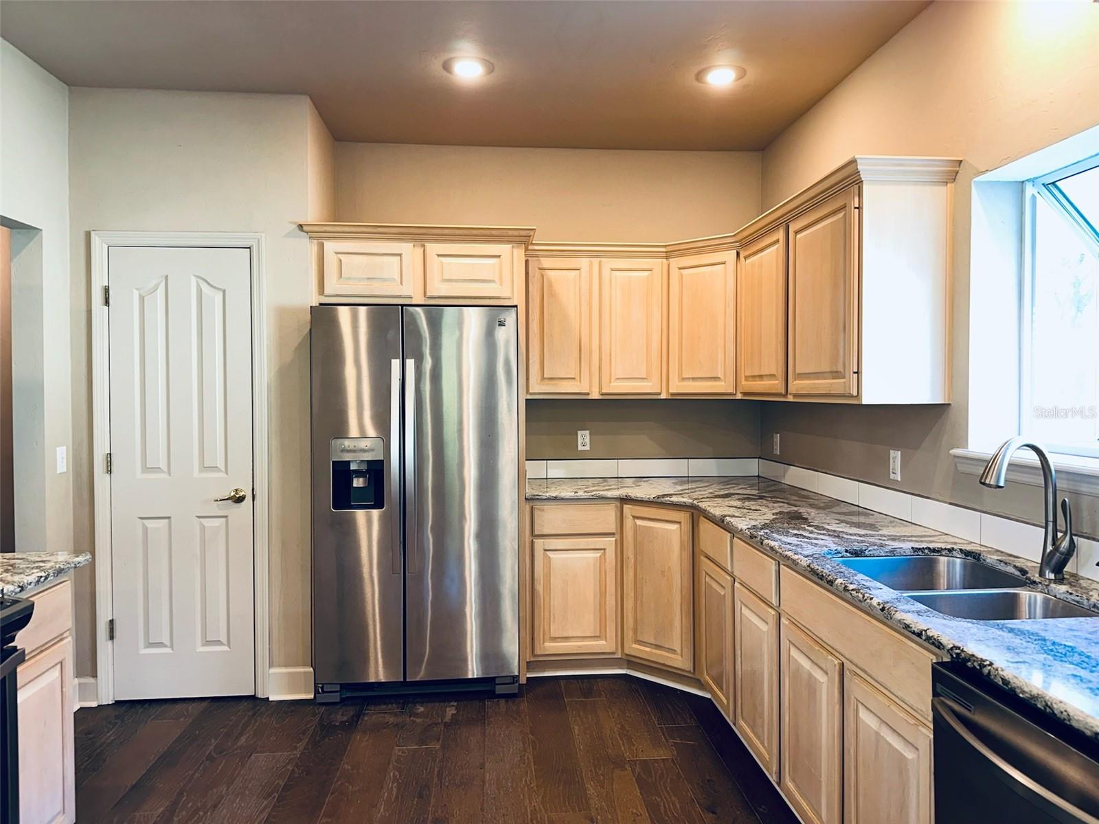 Image 6 of 26 For 10947 Palmetto Boulevard