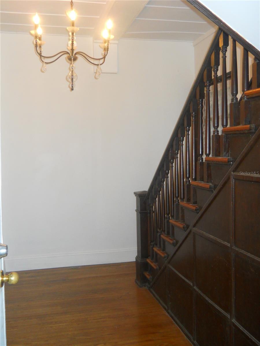 Image 2 of 8 For 220 8th Street 2