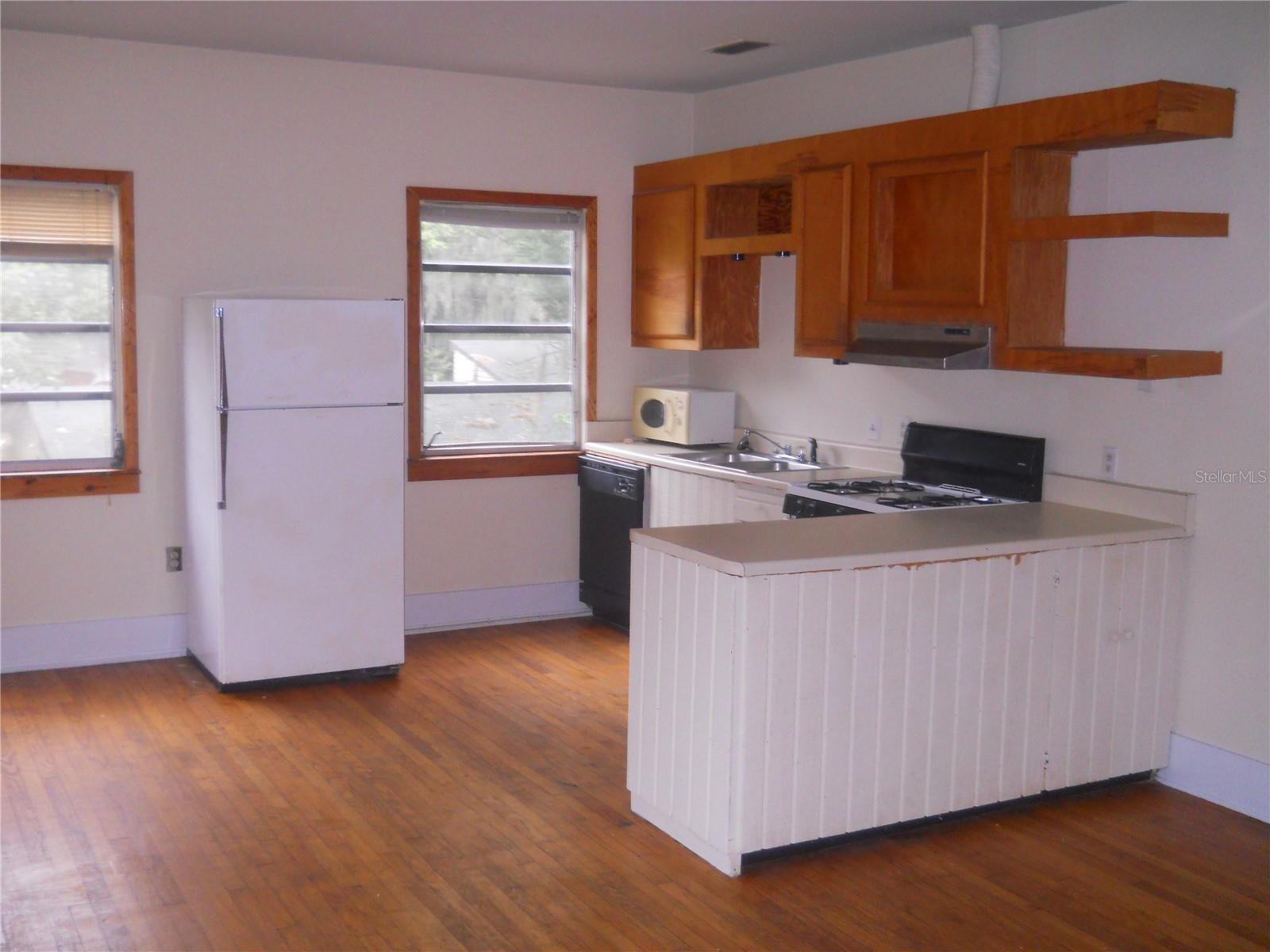 Image 4 of 8 For 220 8th Street 2