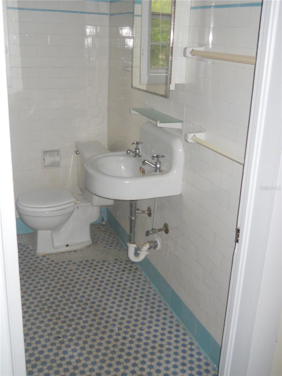 Image 5 of 8 For 220 8th Street 2