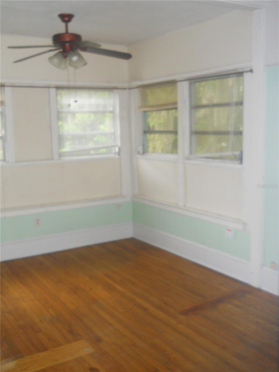 Image 7 of 8 For 220 8th Street 2