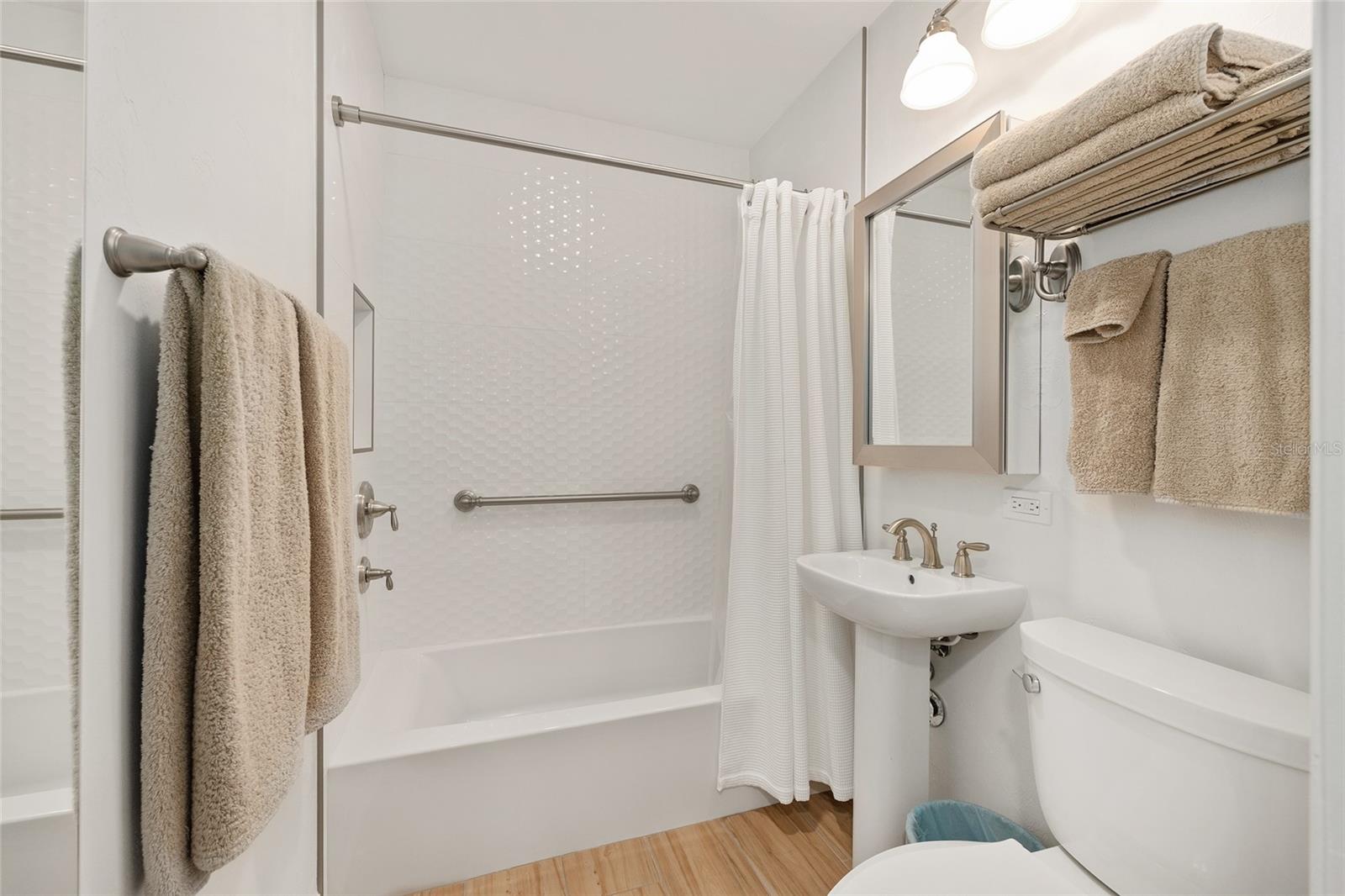 Image 17 of 78 For 715 Seminole Ridge Road 1