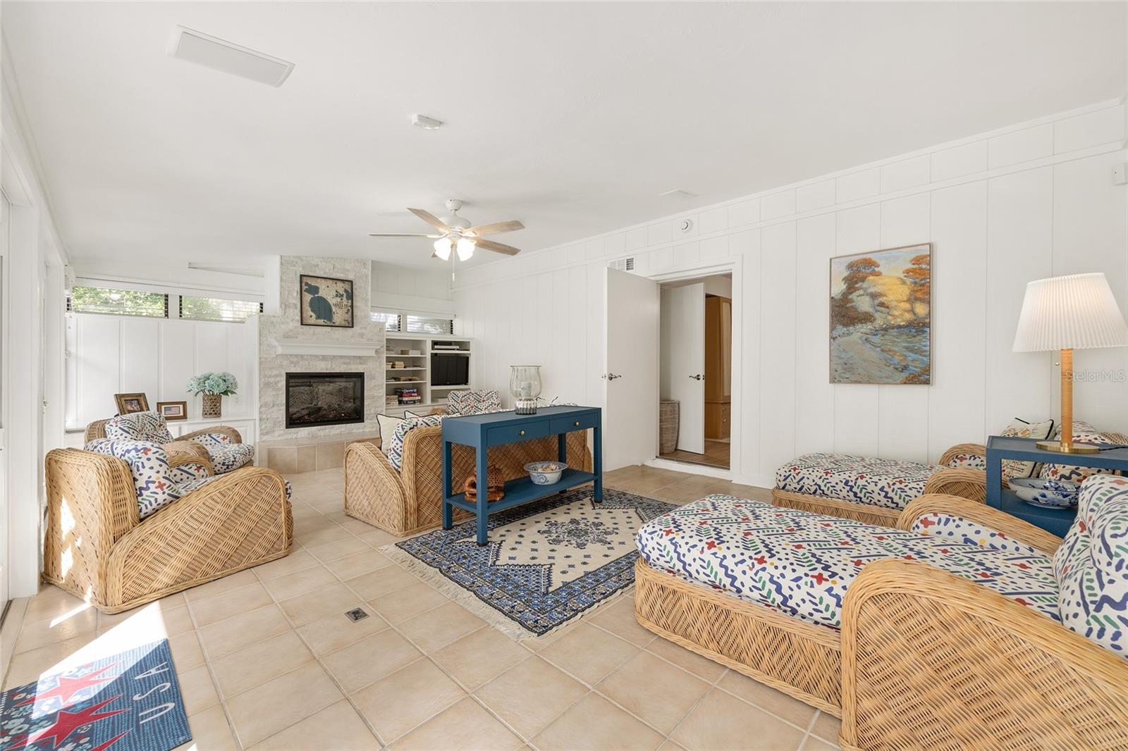 Image 18 of 78 For 715 Seminole Ridge Road 1