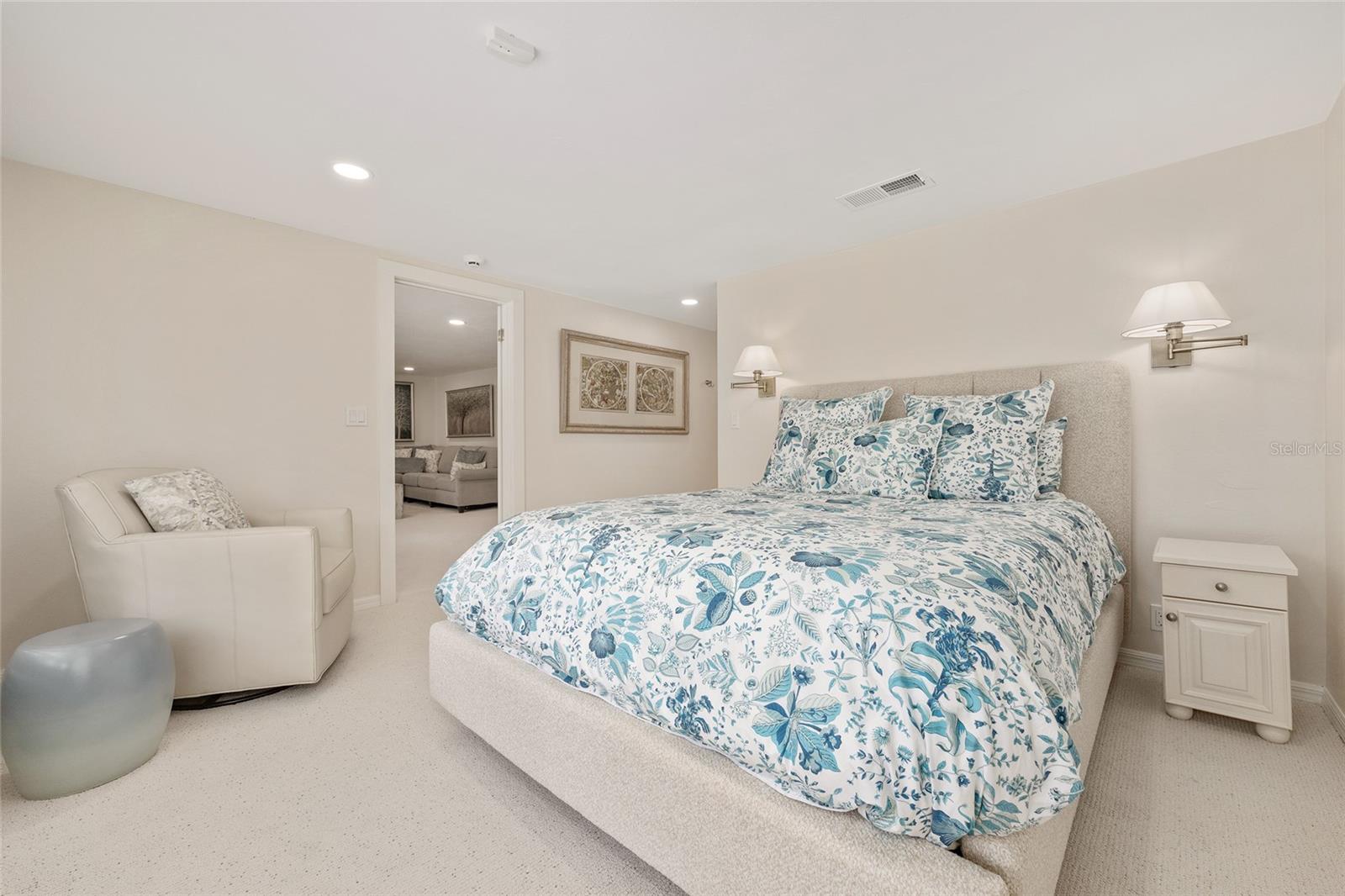 Image 26 of 78 For 715 Seminole Ridge Road 1