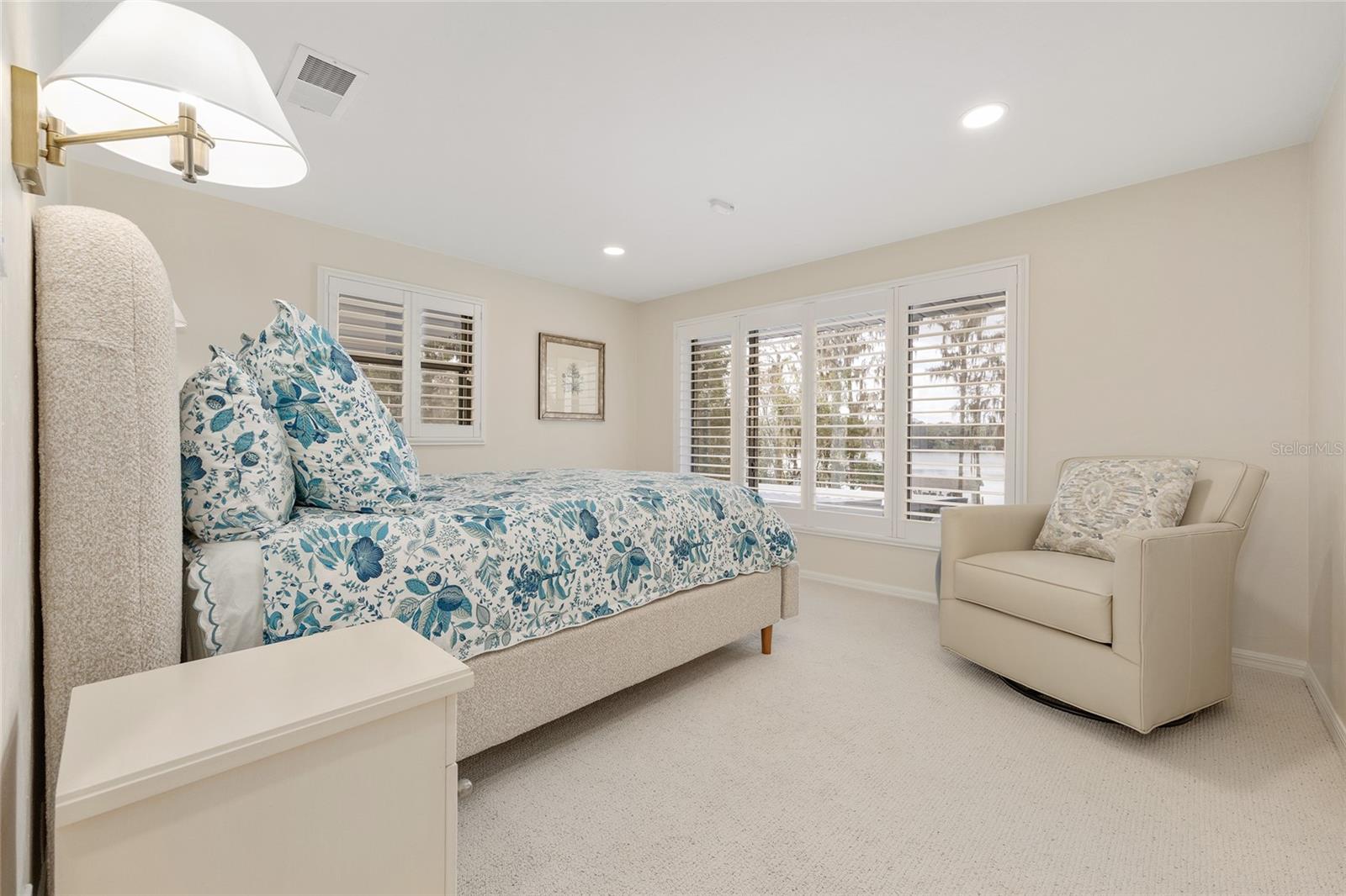 Image 27 of 78 For 715 Seminole Ridge Road 1