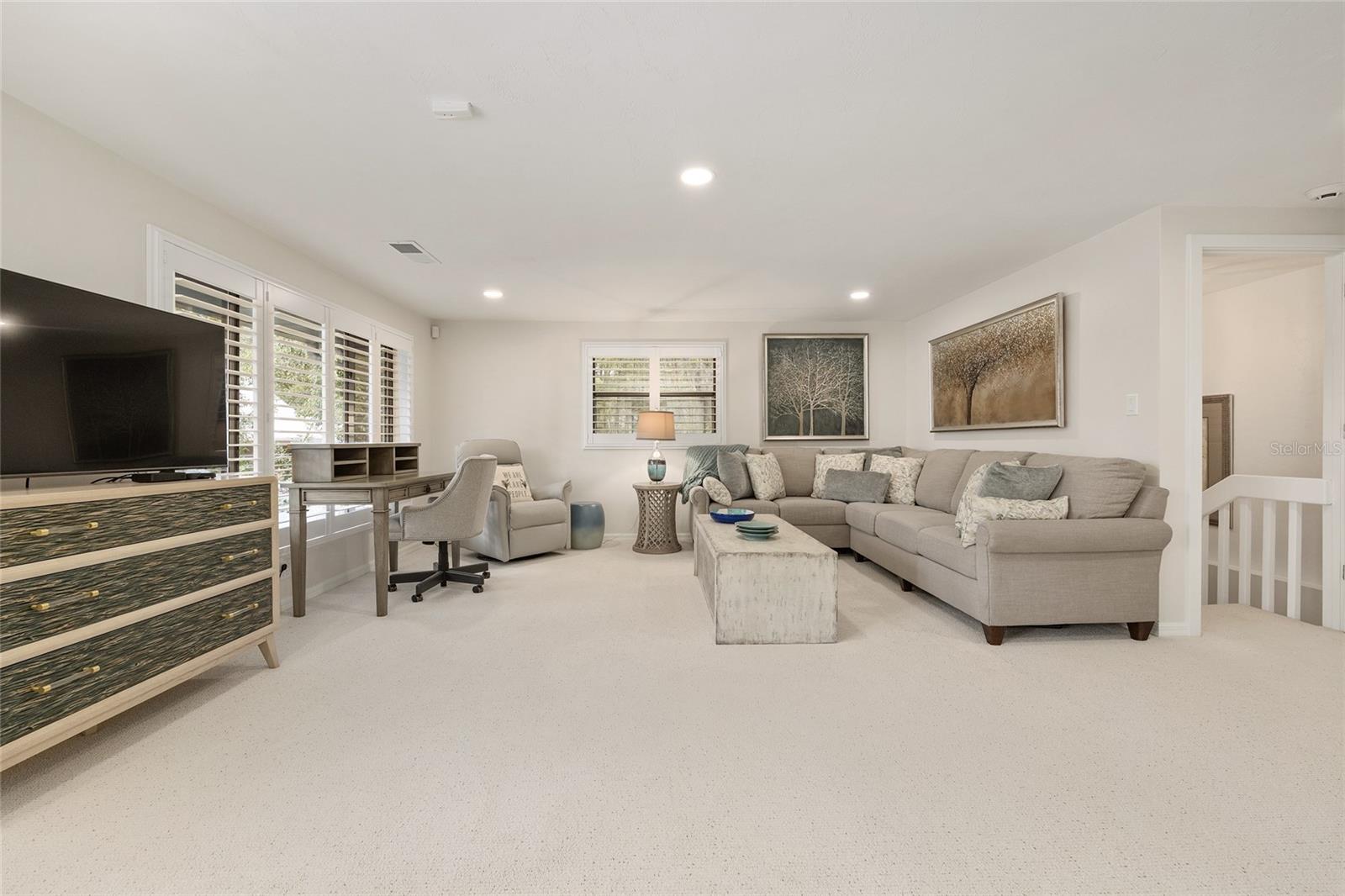 Image 29 of 78 For 715 Seminole Ridge Road 1