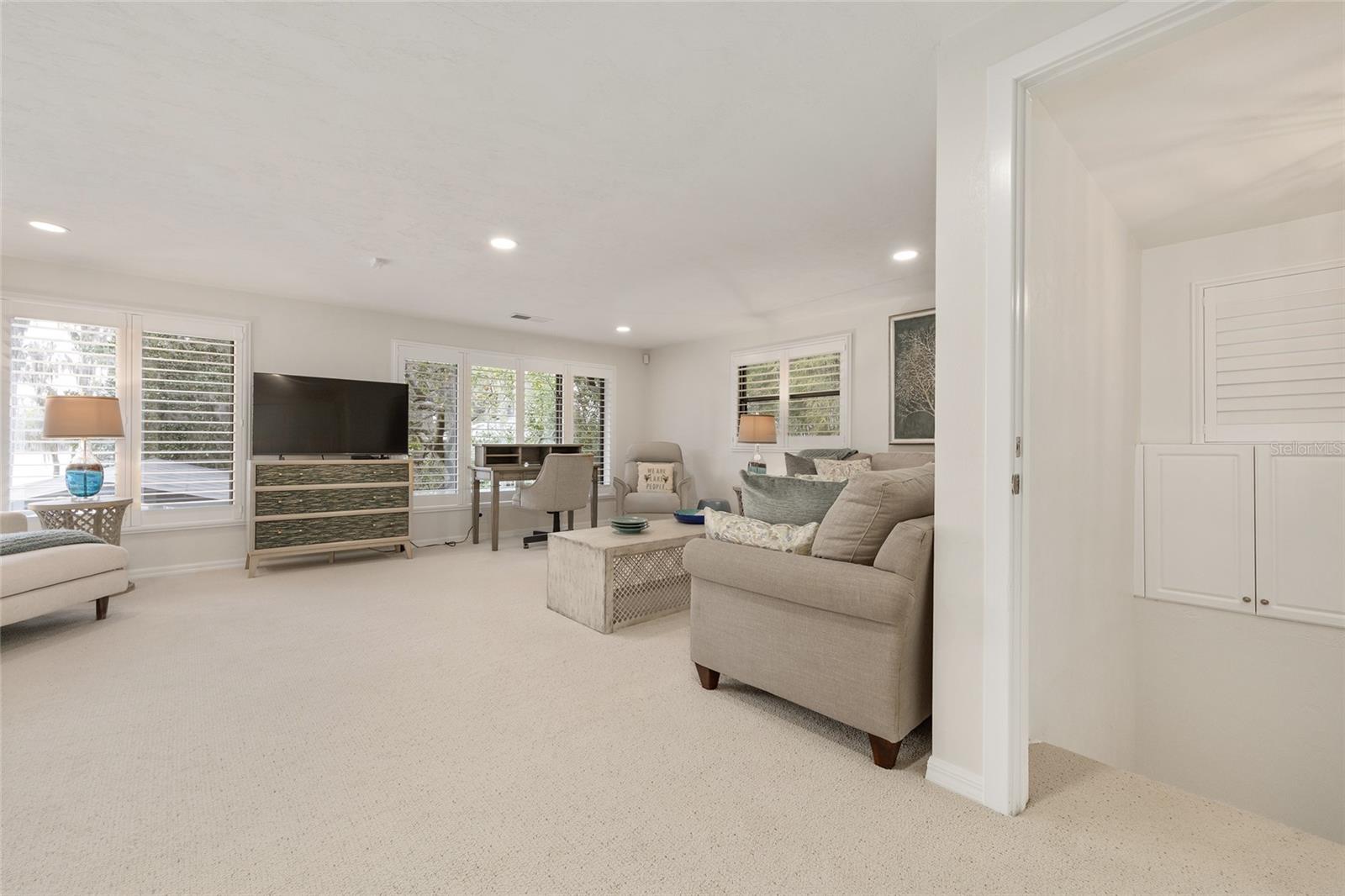 Image 30 of 78 For 715 Seminole Ridge Road 1