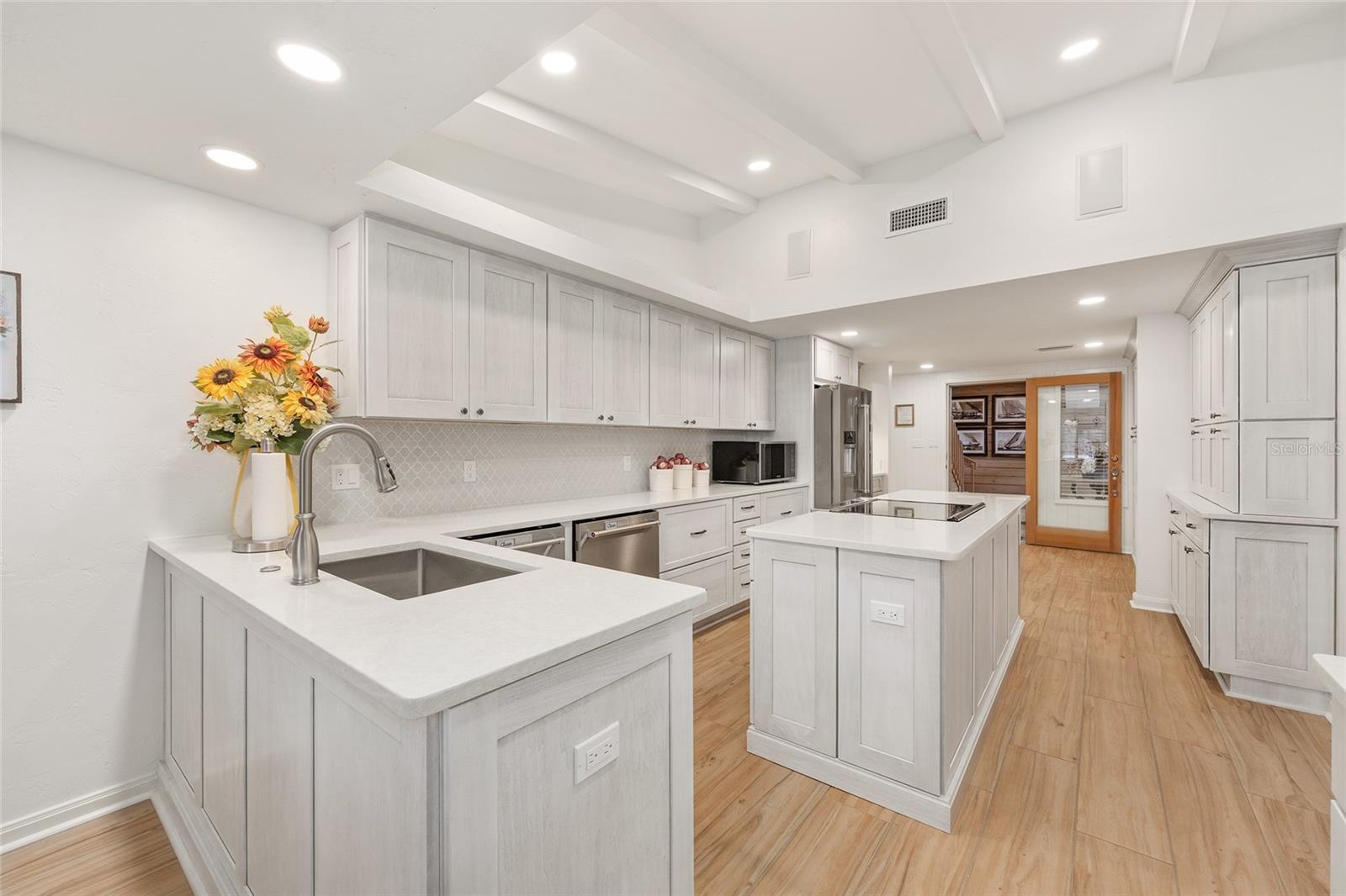 Image 8 of 78 For 715 Seminole Ridge Road 1