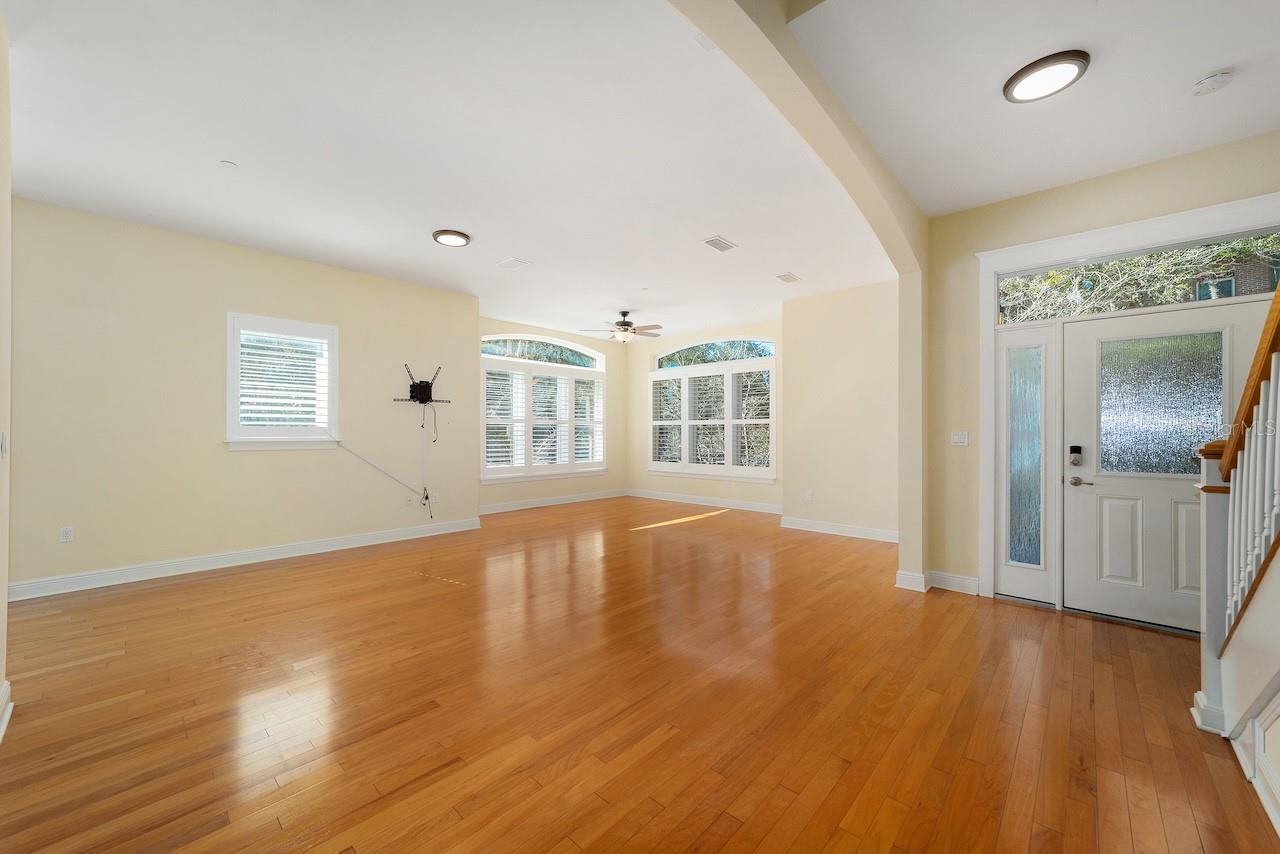 Image 7 of 40 For 107 4th Street