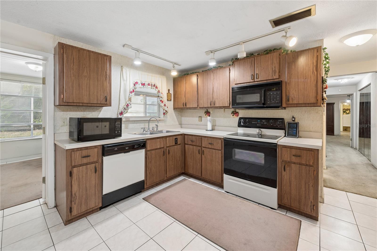 Image 23 of 47 For 15851 15th Street