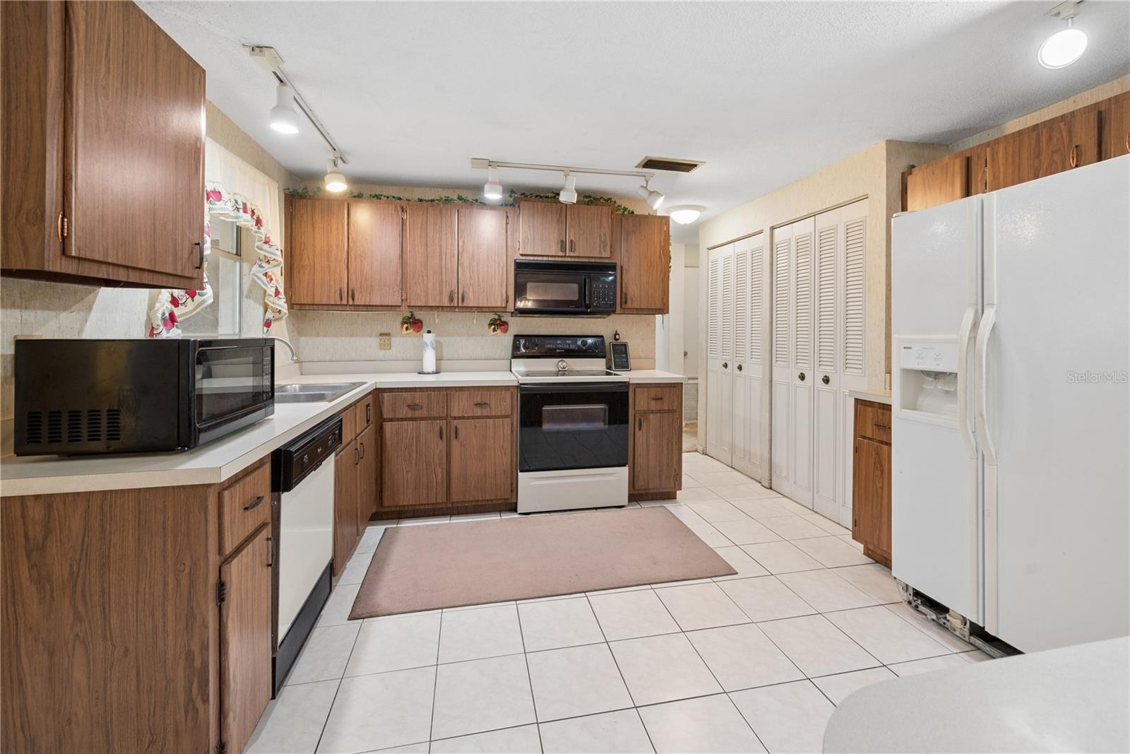 Image 24 of 47 For 15851 15th Street