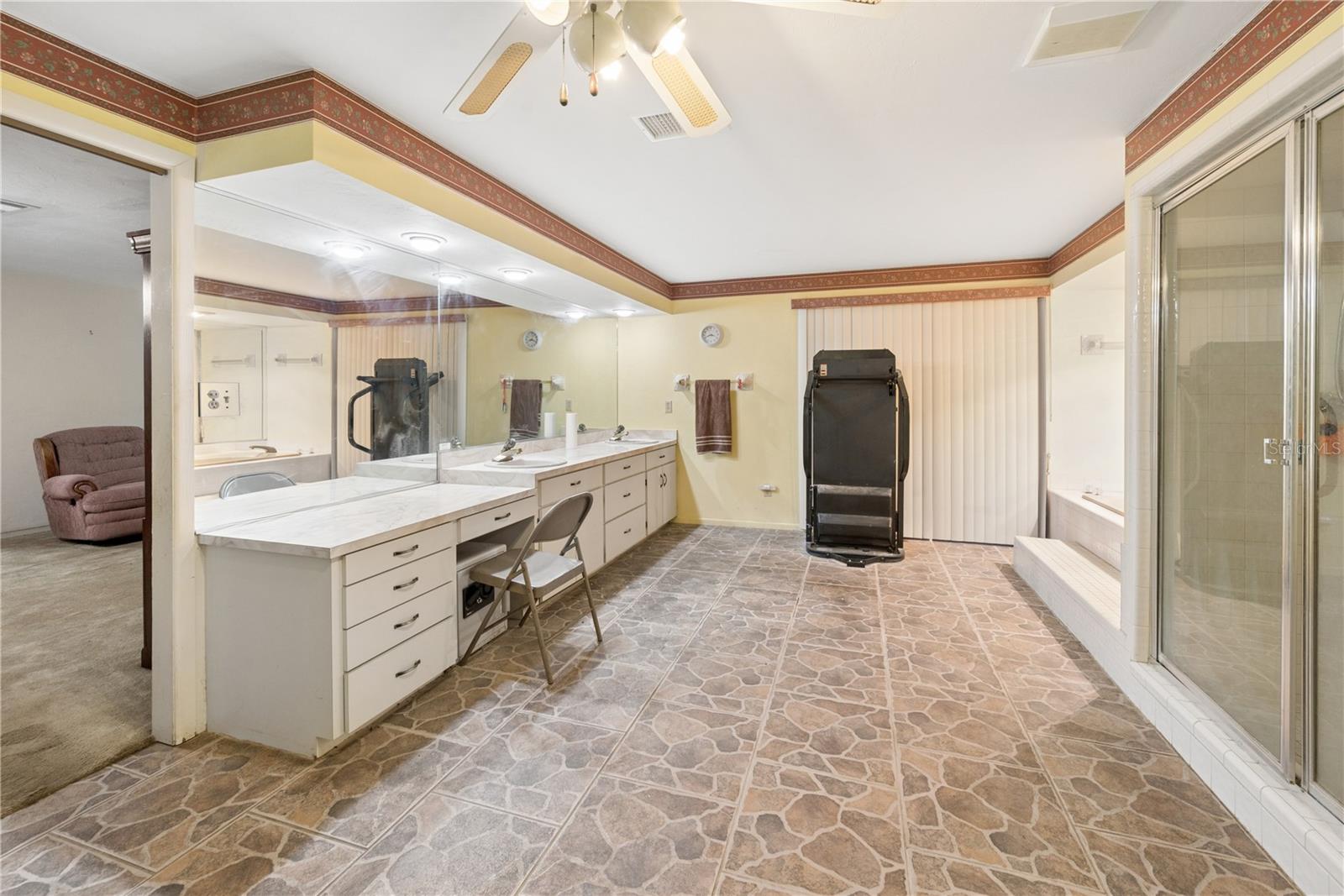 Image 32 of 47 For 15851 15th Street