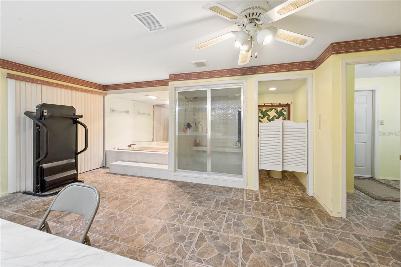 Image 33 of 47 For 15851 15th Street