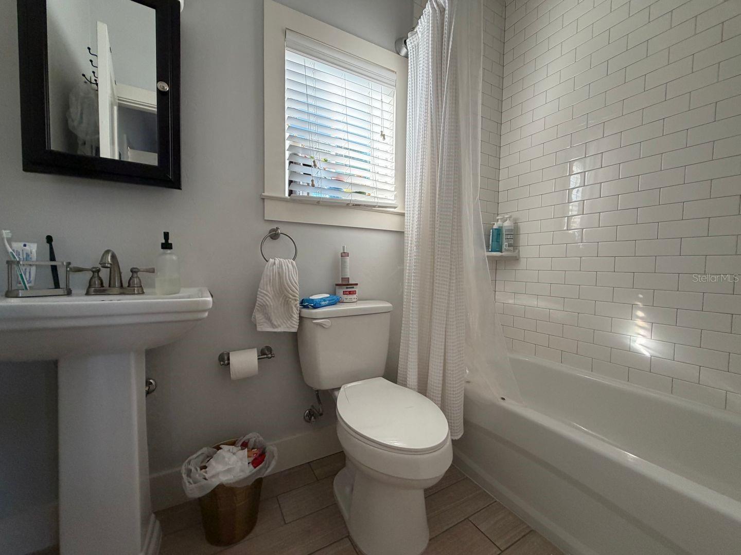 Image 15 of 22 For 624 10 Street