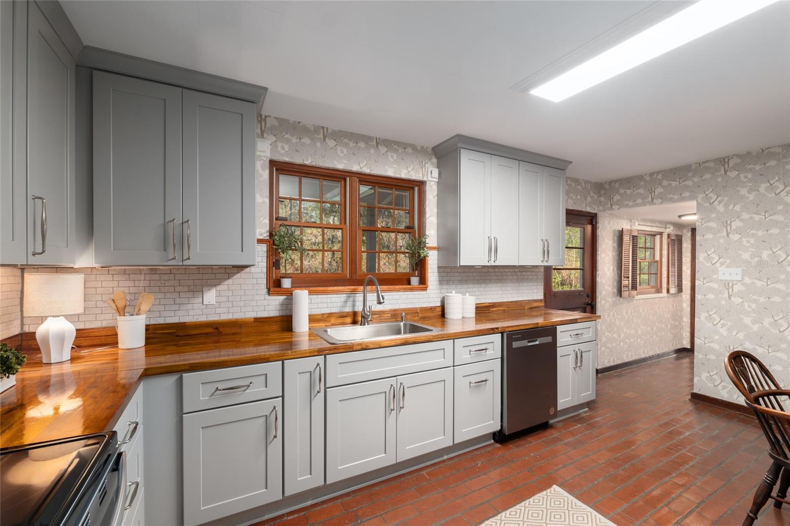 Image 27 of 89 For 1801 30th Terrace