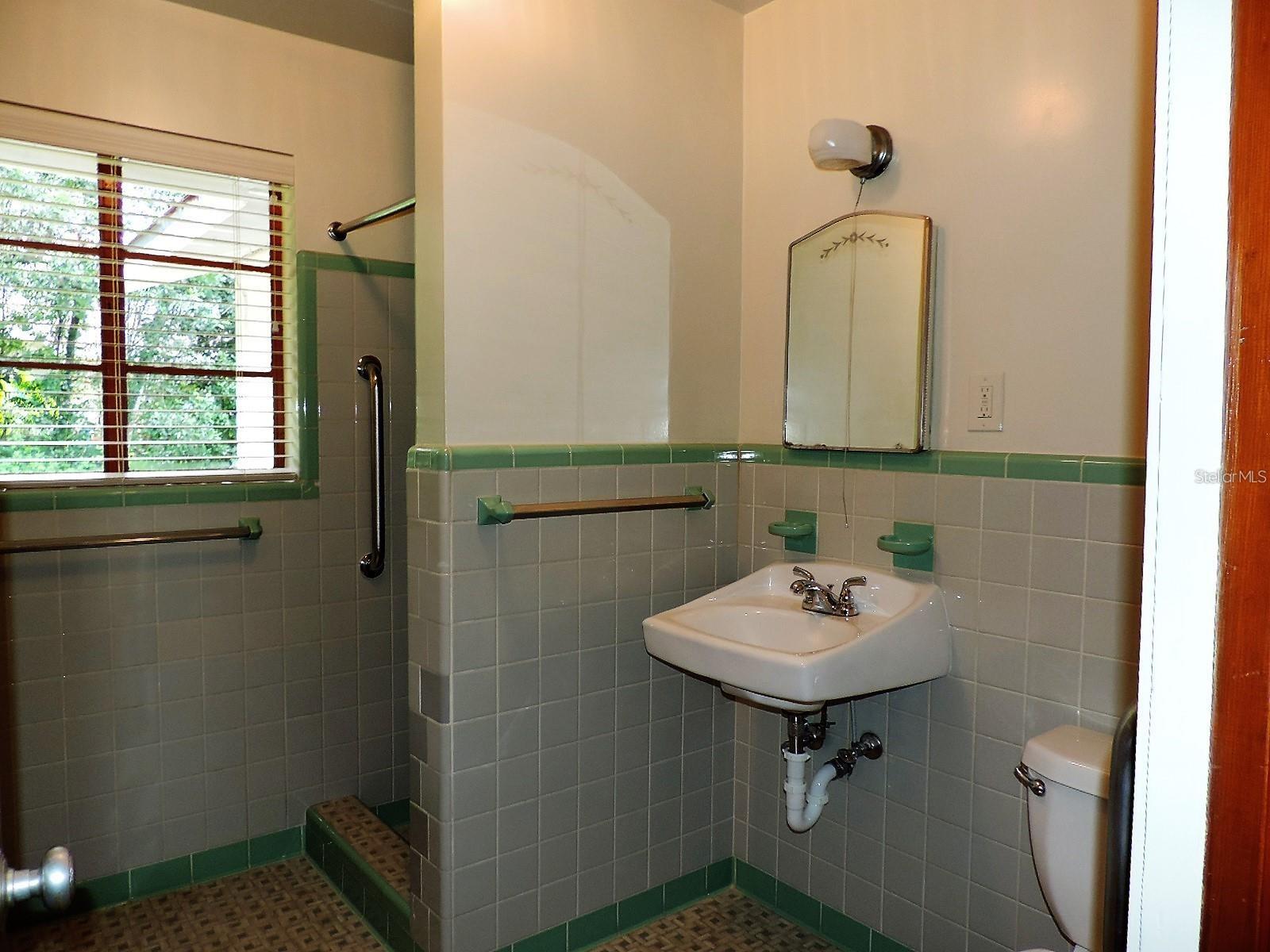 Image 4 of 17 For 2049 9th Avenue