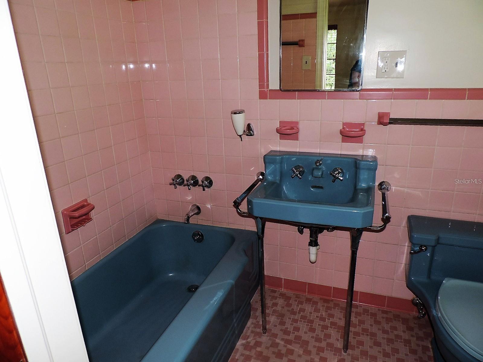 Image 5 of 17 For 2049 9th Avenue