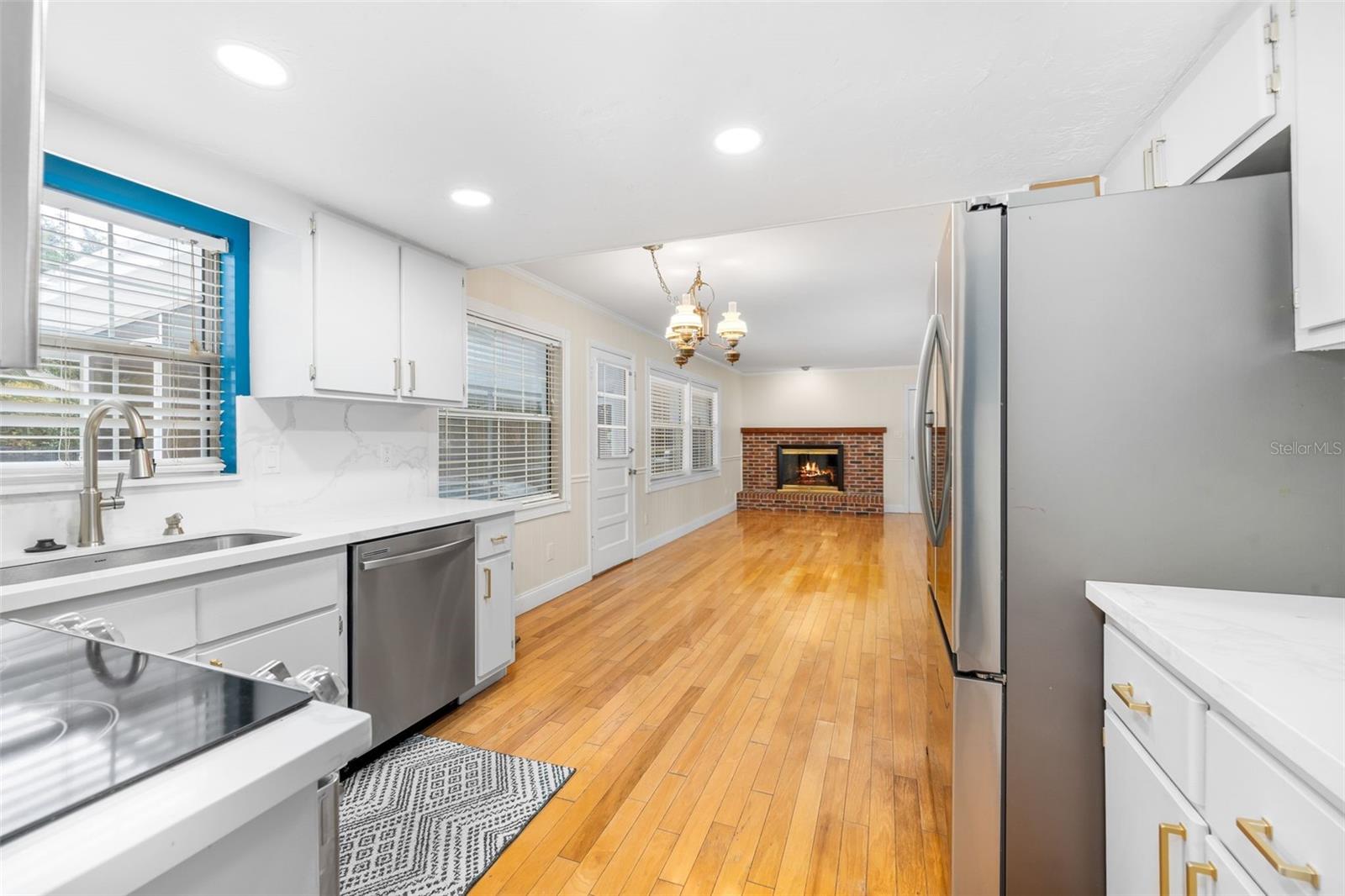 Image 9 of 39 For 1411 47th Terrace