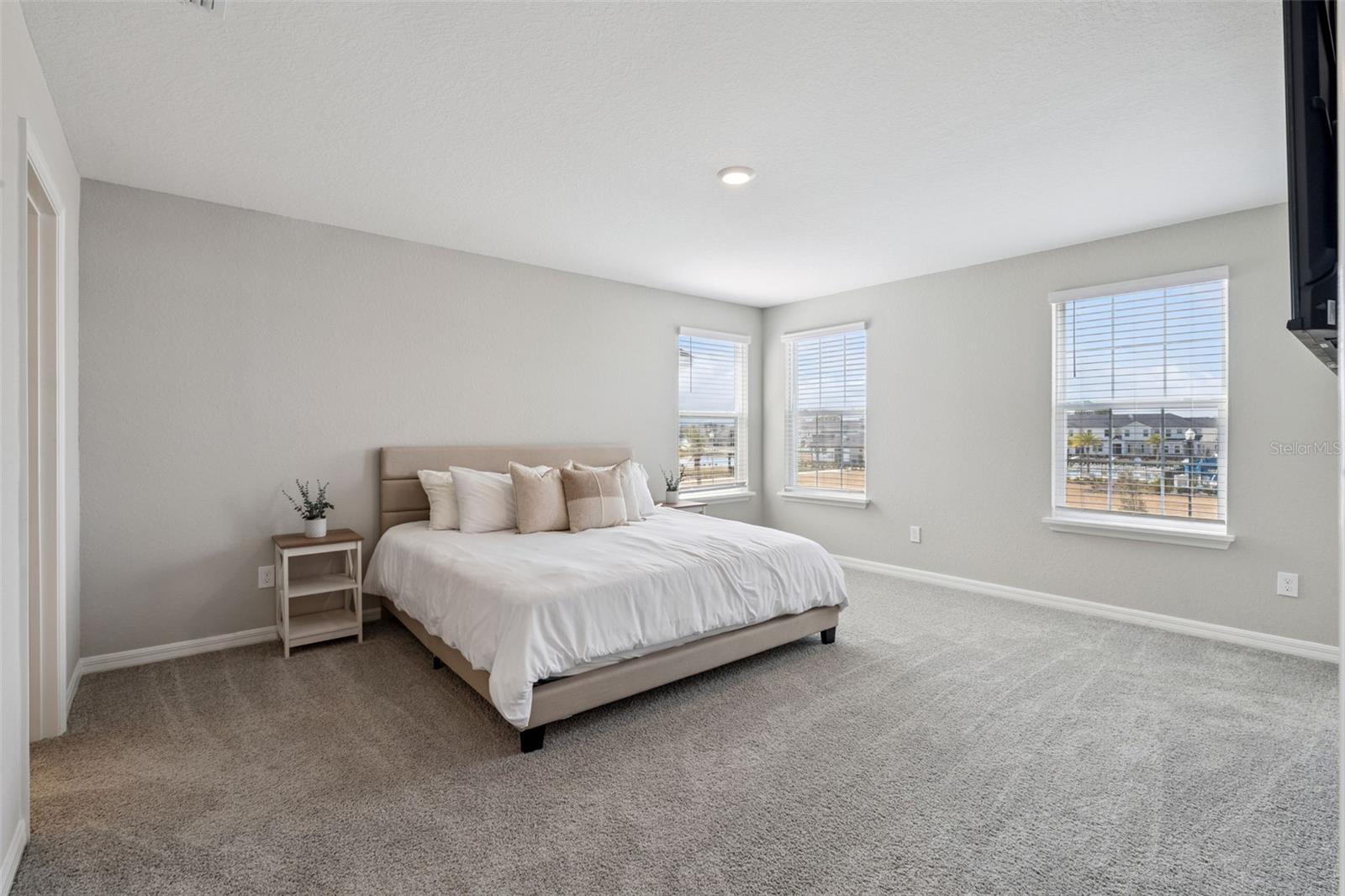 Image 21 of 47 For 469 Silverbell Trail