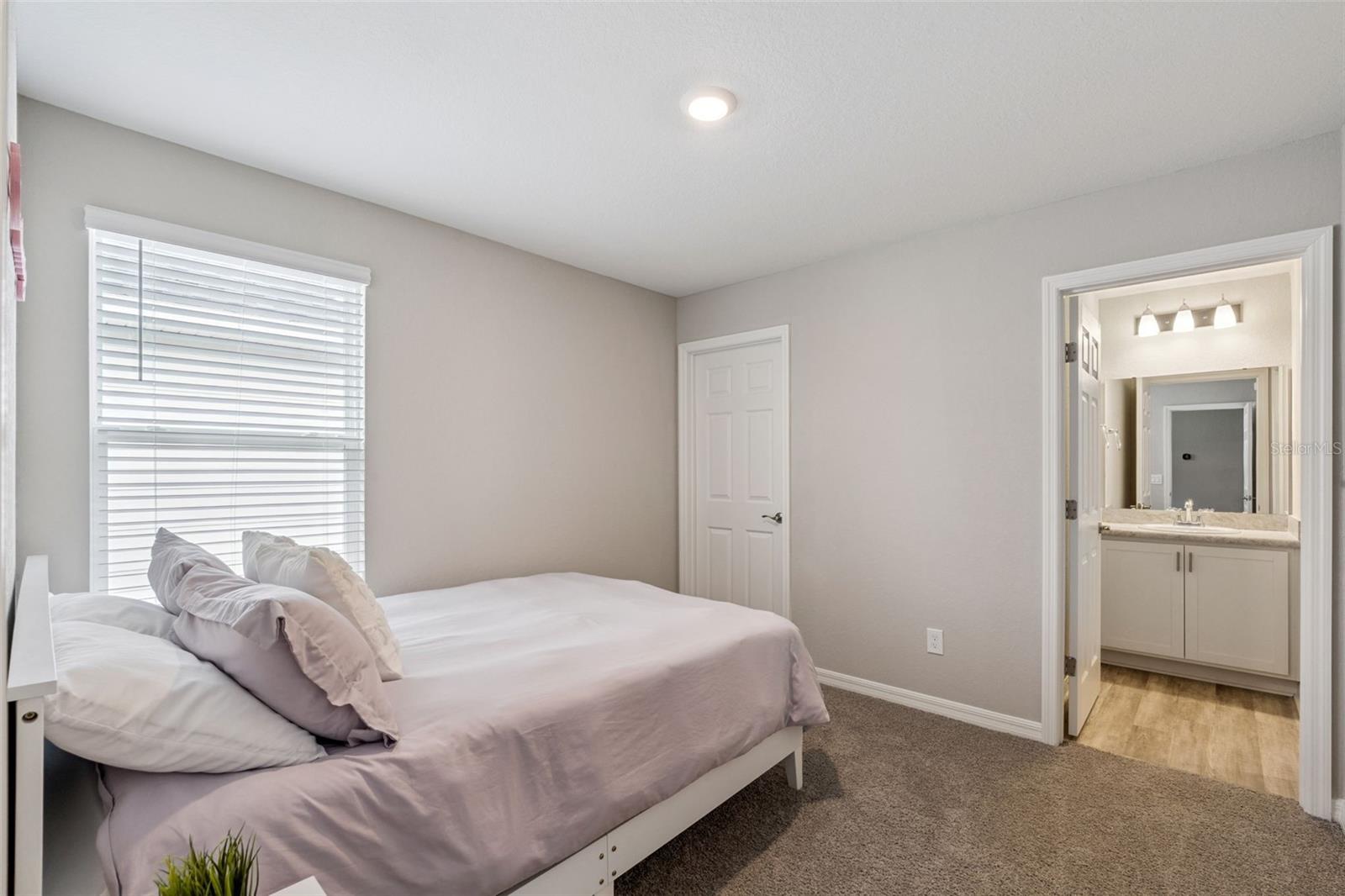 Image 27 of 47 For 469 Silverbell Trail