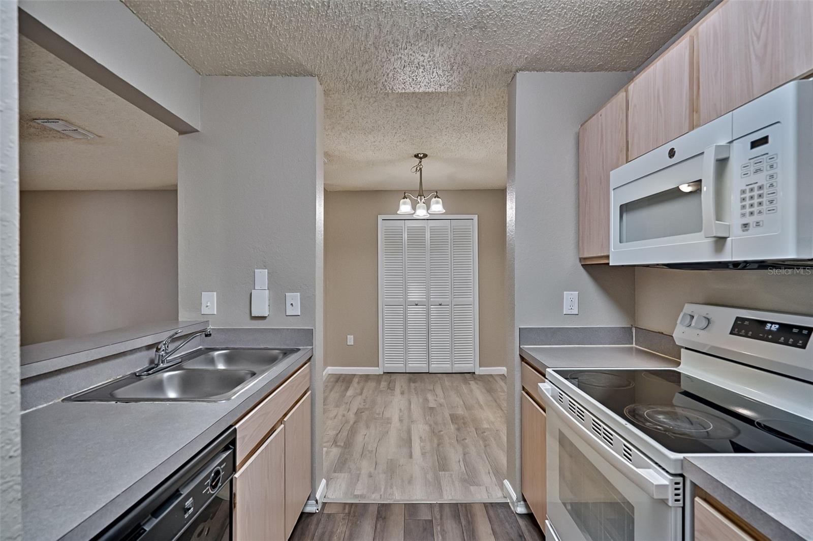 Image 17 of 39 For 3705 27th Street 926