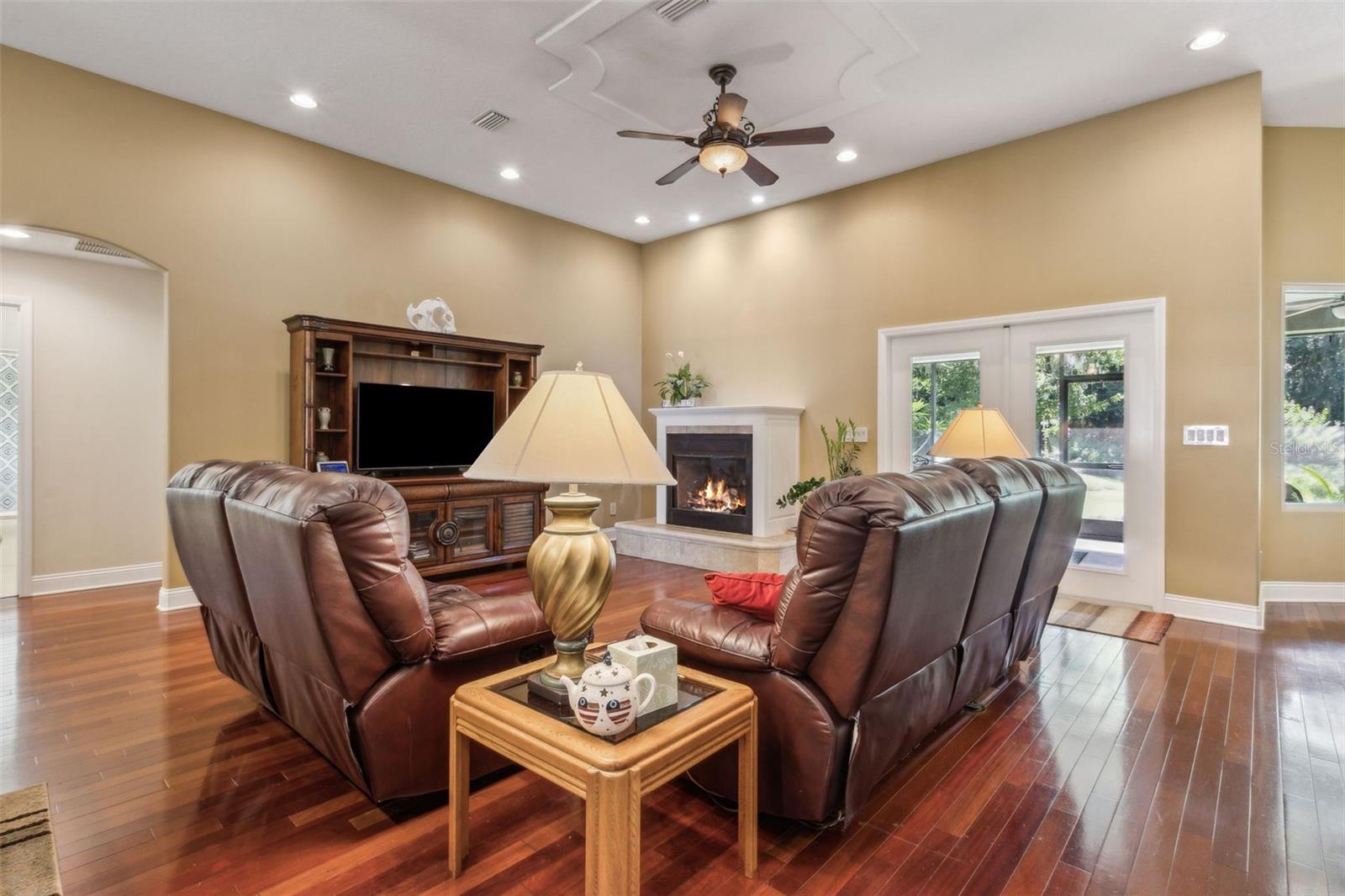 Image 17 of 67 For 166 Mount Royal Avenue