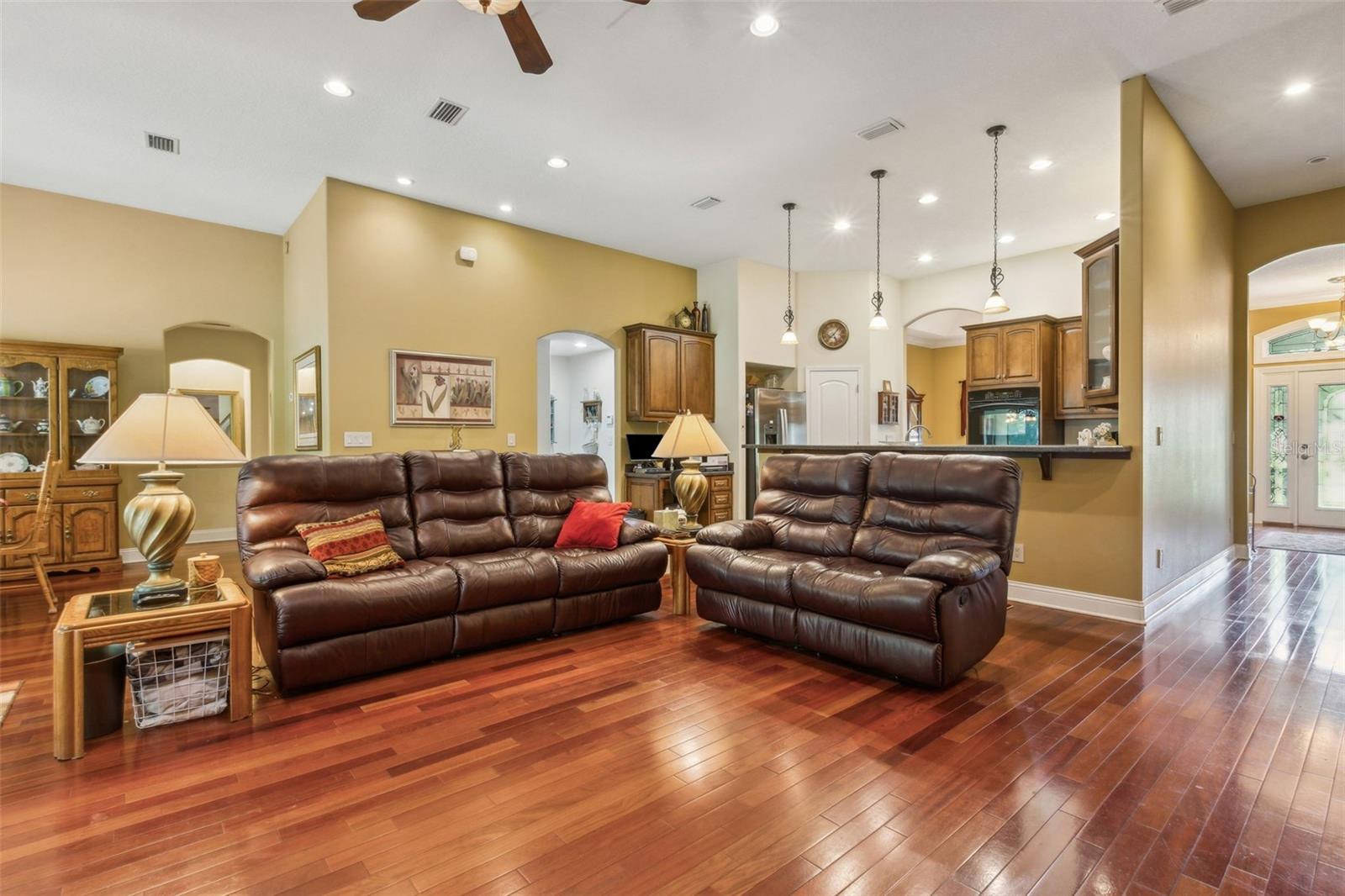 Image 18 of 67 For 166 Mount Royal Avenue