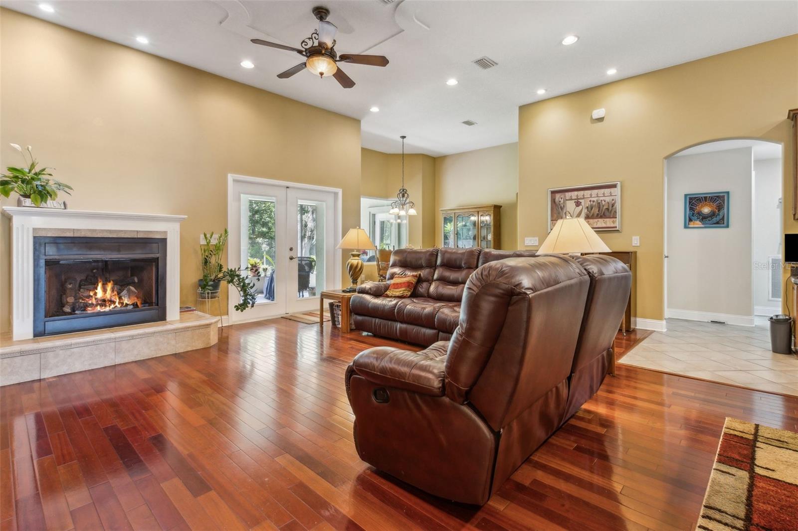 Image 19 of 67 For 166 Mount Royal Avenue