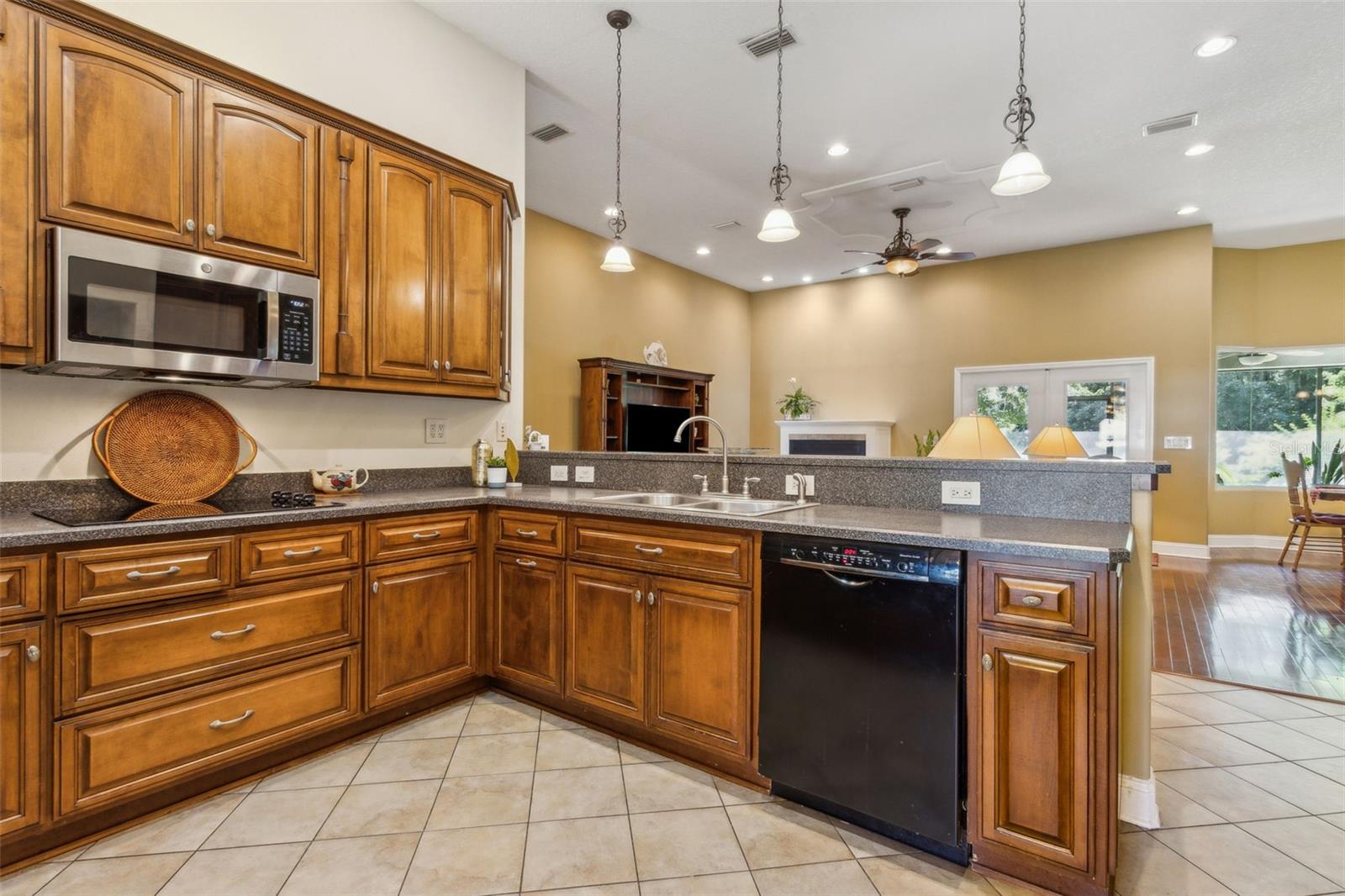 Image 21 of 67 For 166 Mount Royal Avenue