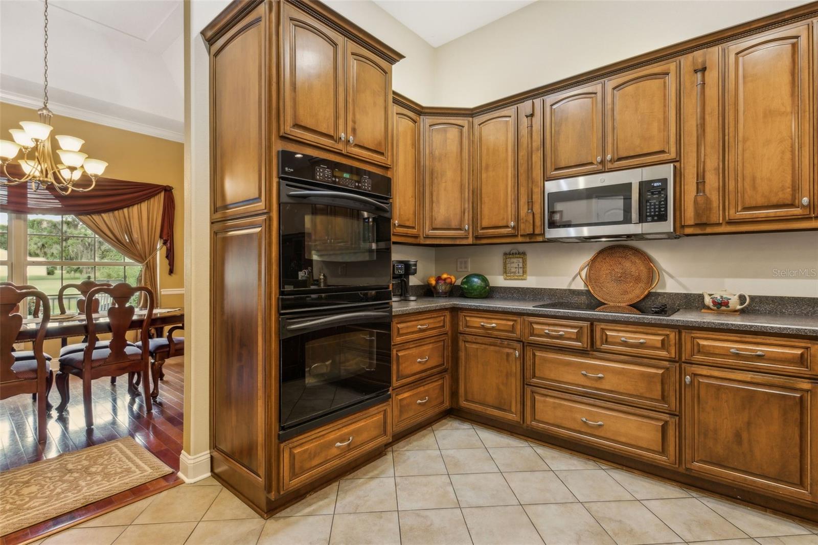 Image 22 of 67 For 166 Mount Royal Avenue