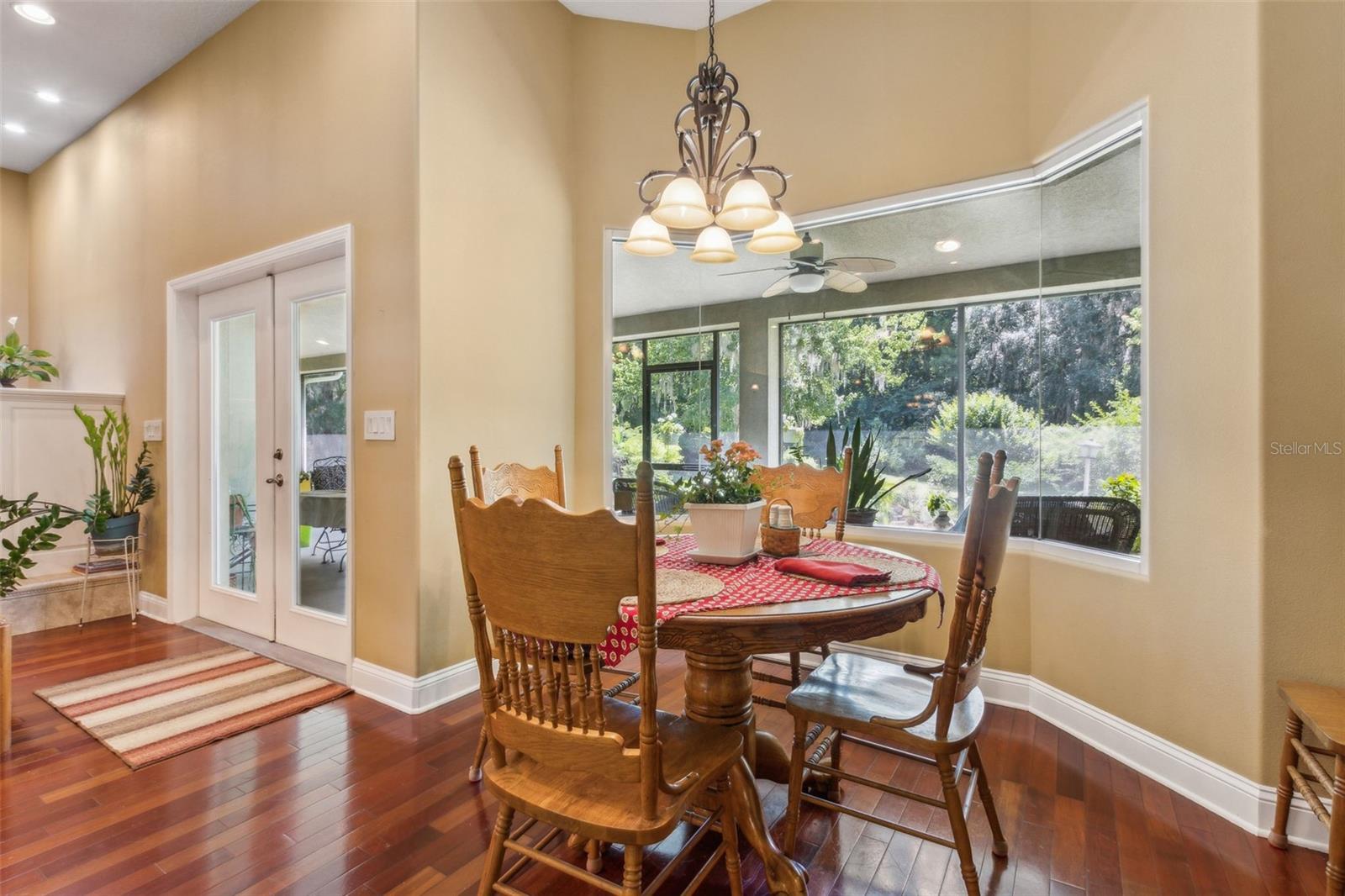 Image 27 of 67 For 166 Mount Royal Avenue