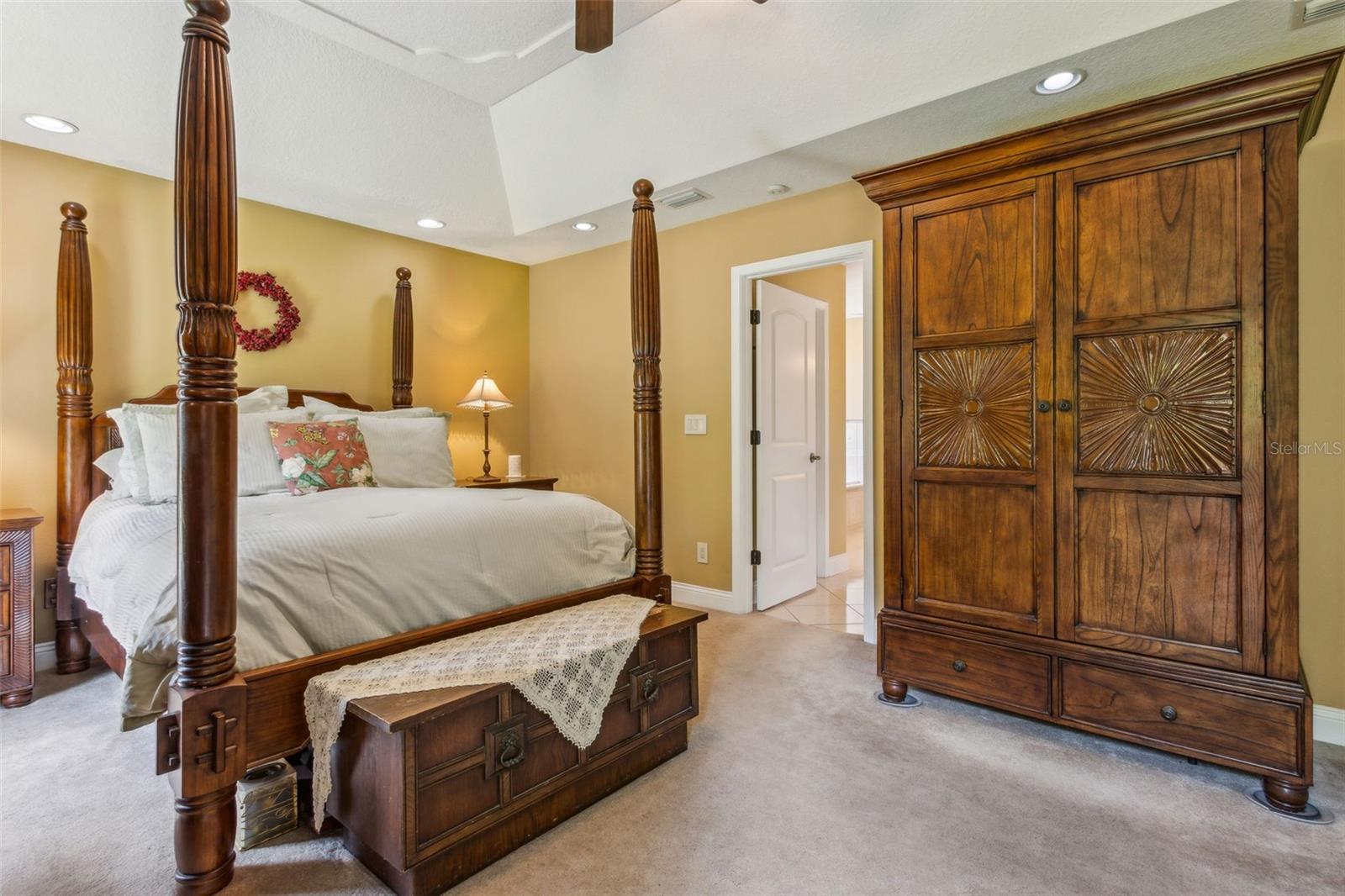 Image 29 of 67 For 166 Mount Royal Avenue