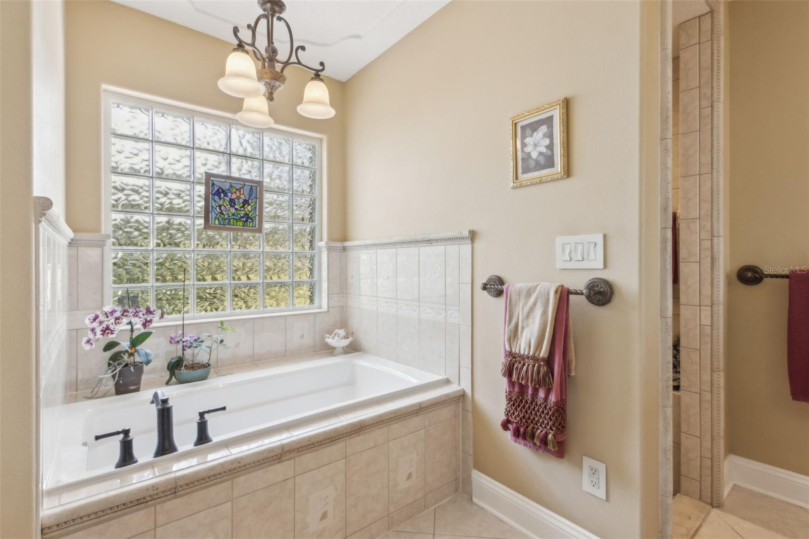 Image 33 of 67 For 166 Mount Royal Avenue