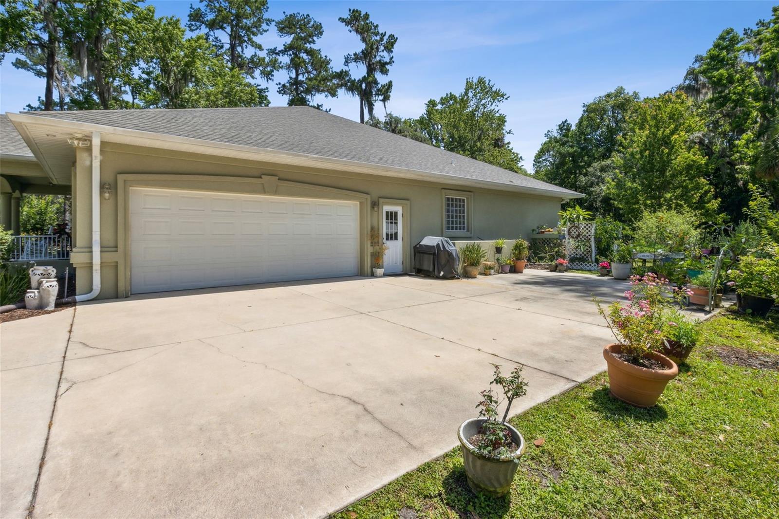 Image 41 of 67 For 166 Mount Royal Avenue