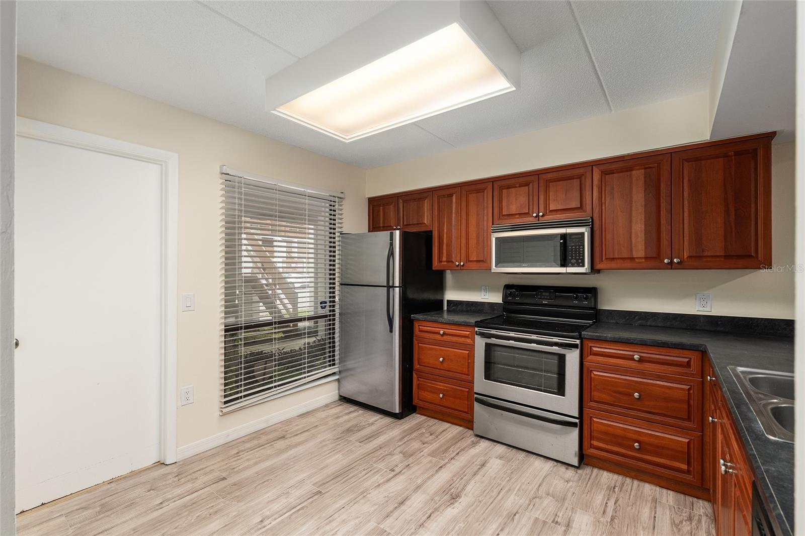 Image 9 of 29 For 1652 16th Street 1652