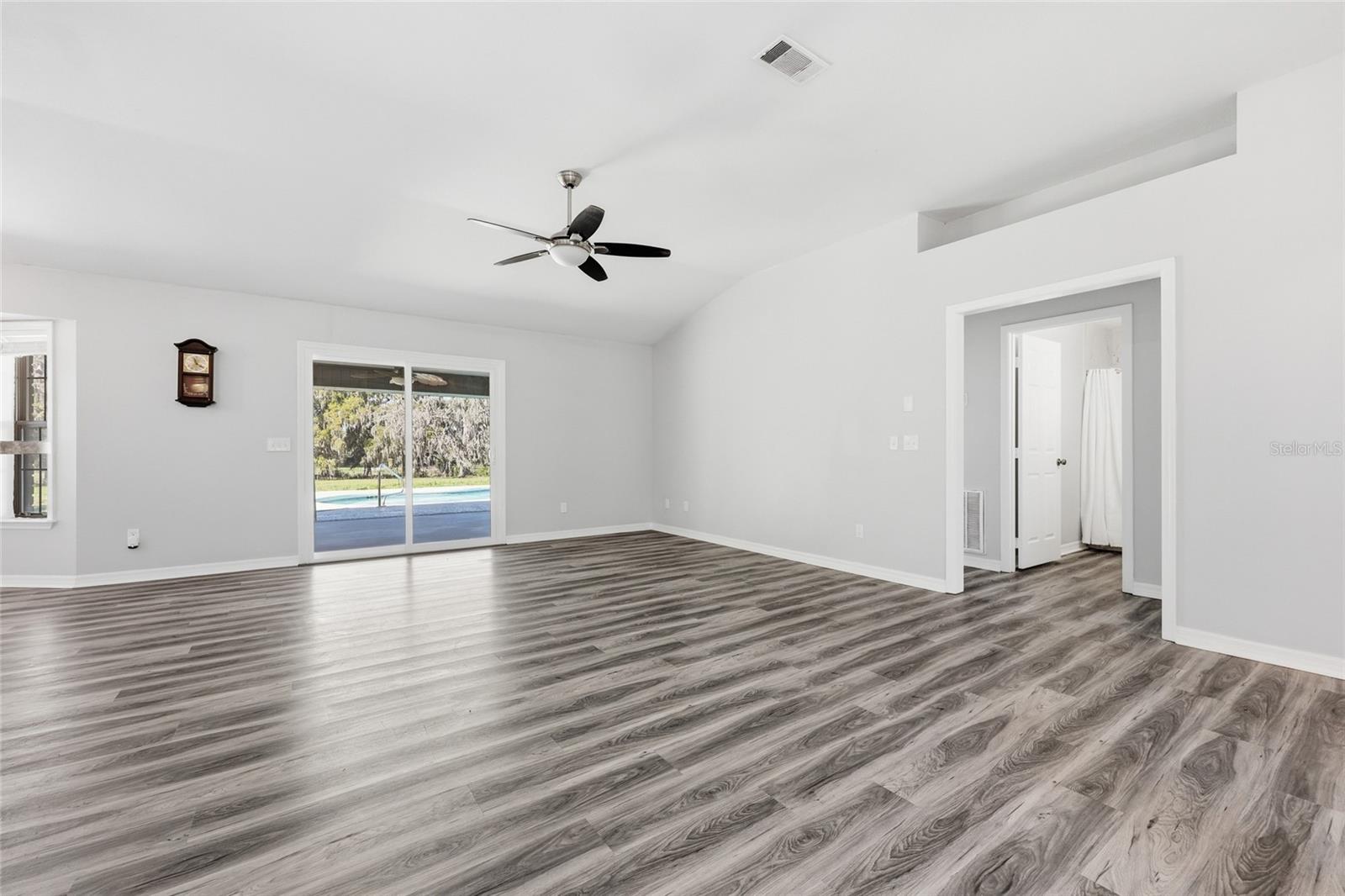 Image 11 of 36 For 462 Fairlington Court