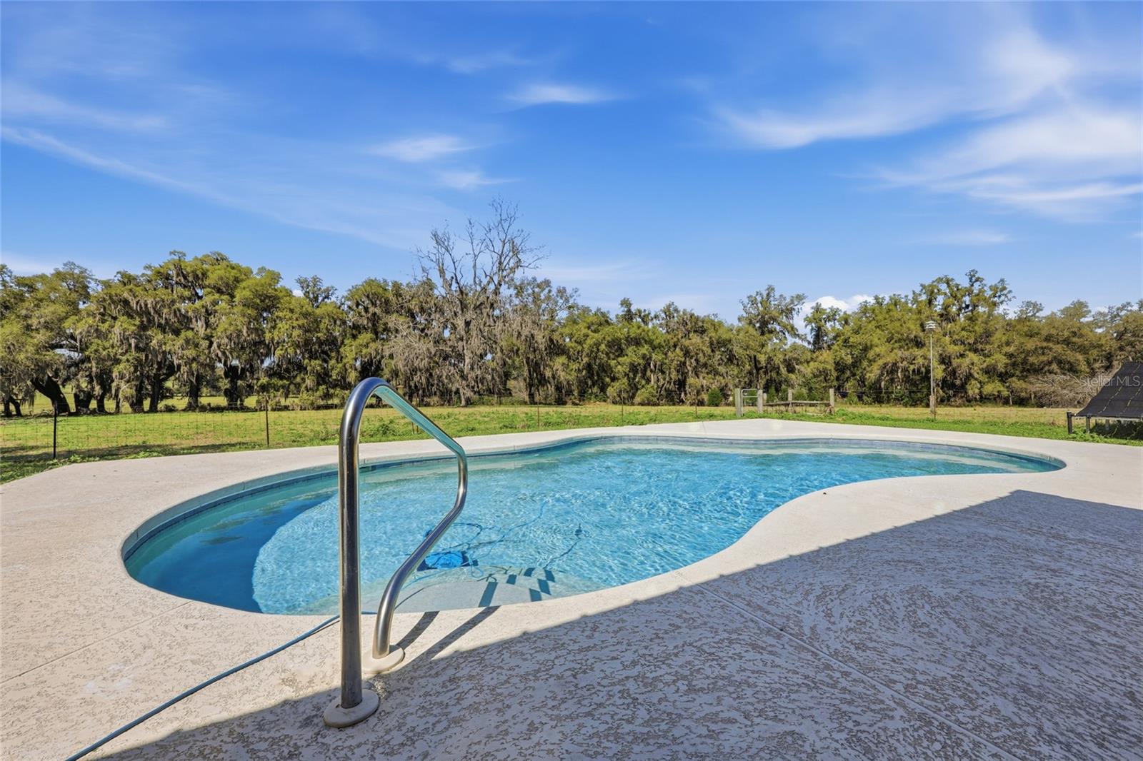 Image 12 of 36 For 462 Fairlington Court