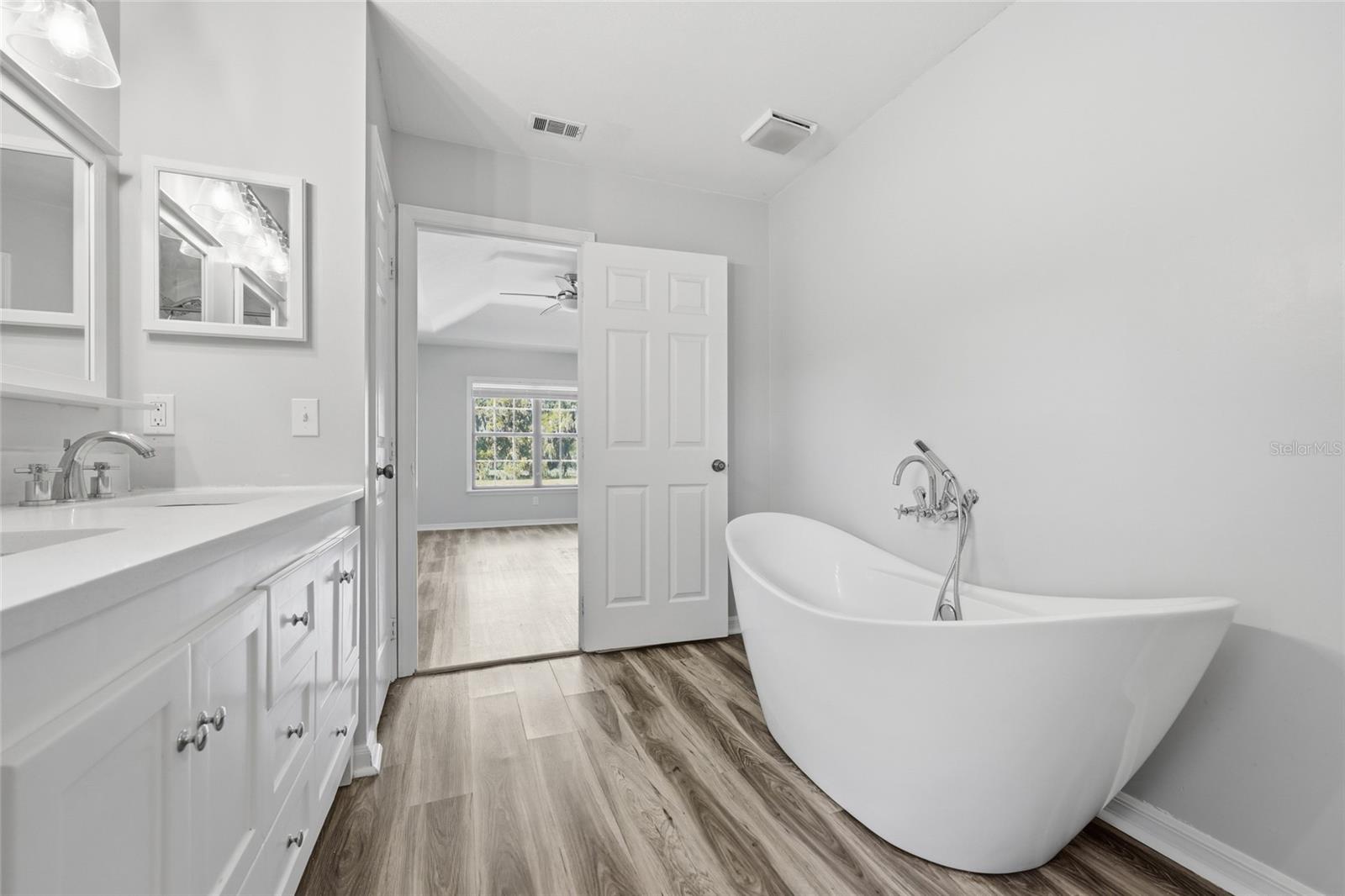 Image 15 of 36 For 462 Fairlington Court