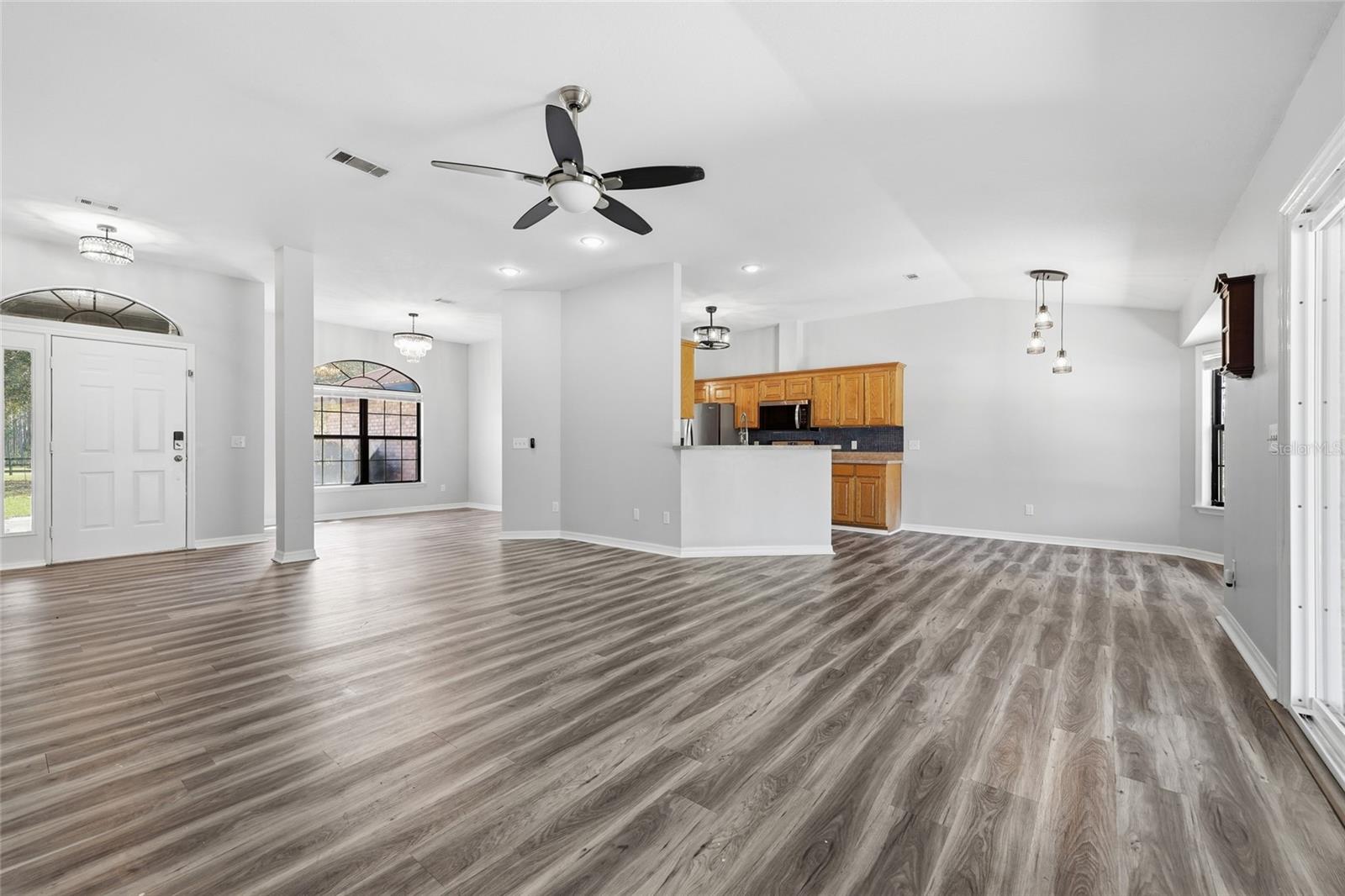 Image 6 of 36 For 462 Fairlington Court